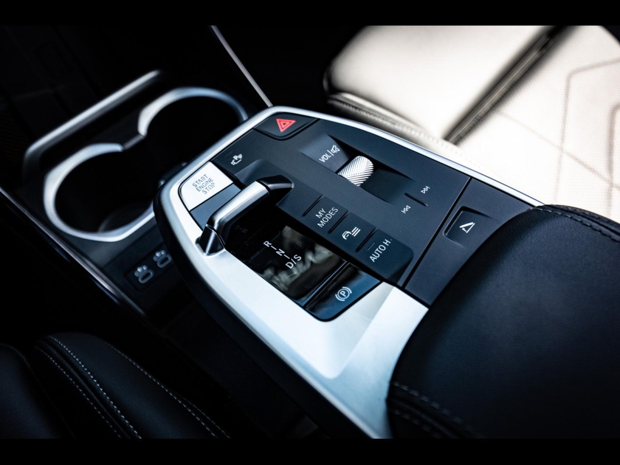 BMW X1 XDRIVE23D M SPORT - BLACK SAPPHIRE METALLIC (2025) - Photo 22