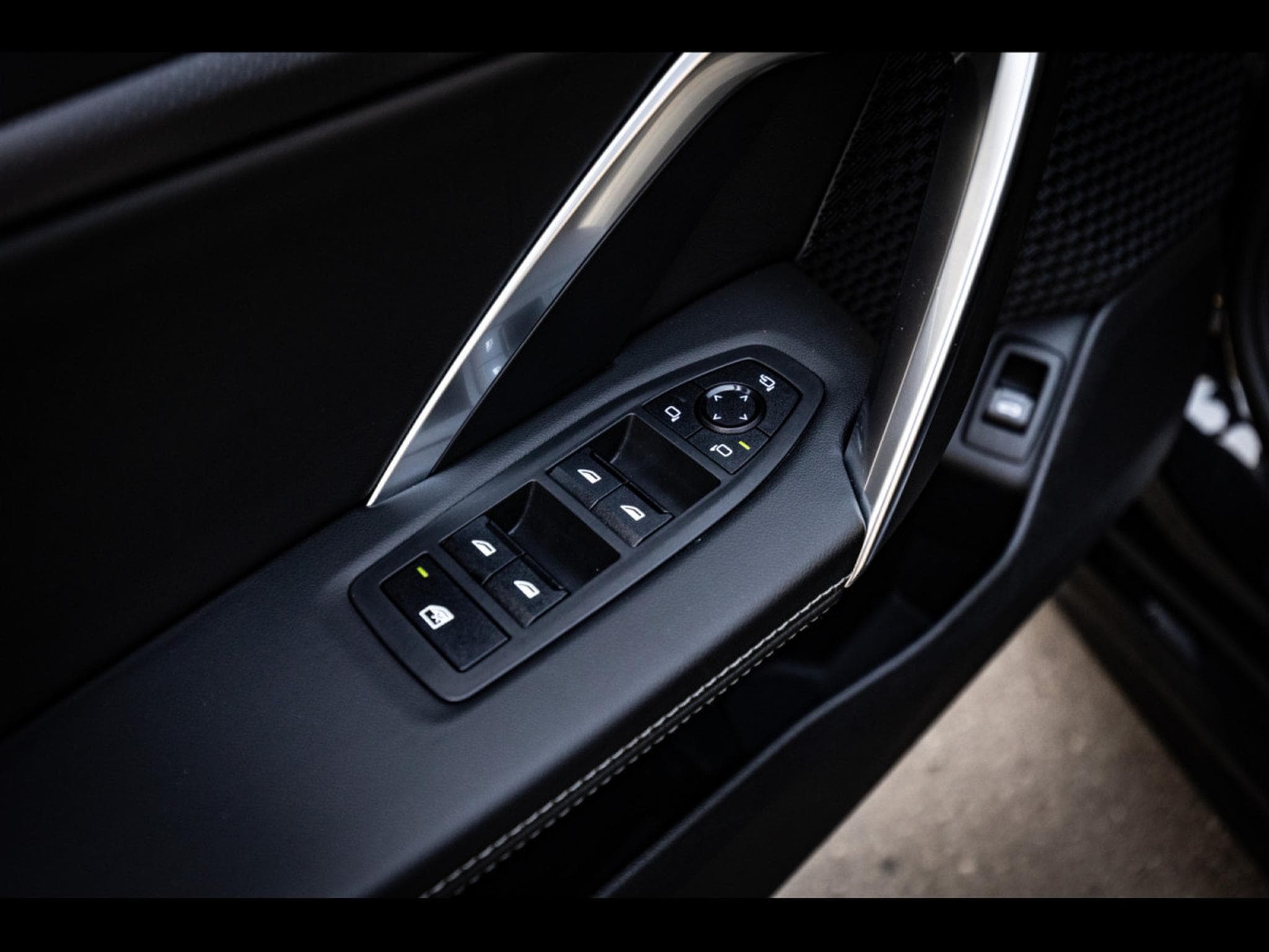 BMW X1 XDRIVE23D M SPORT - BLACK SAPPHIRE METALLIC (2025) - Photo 25