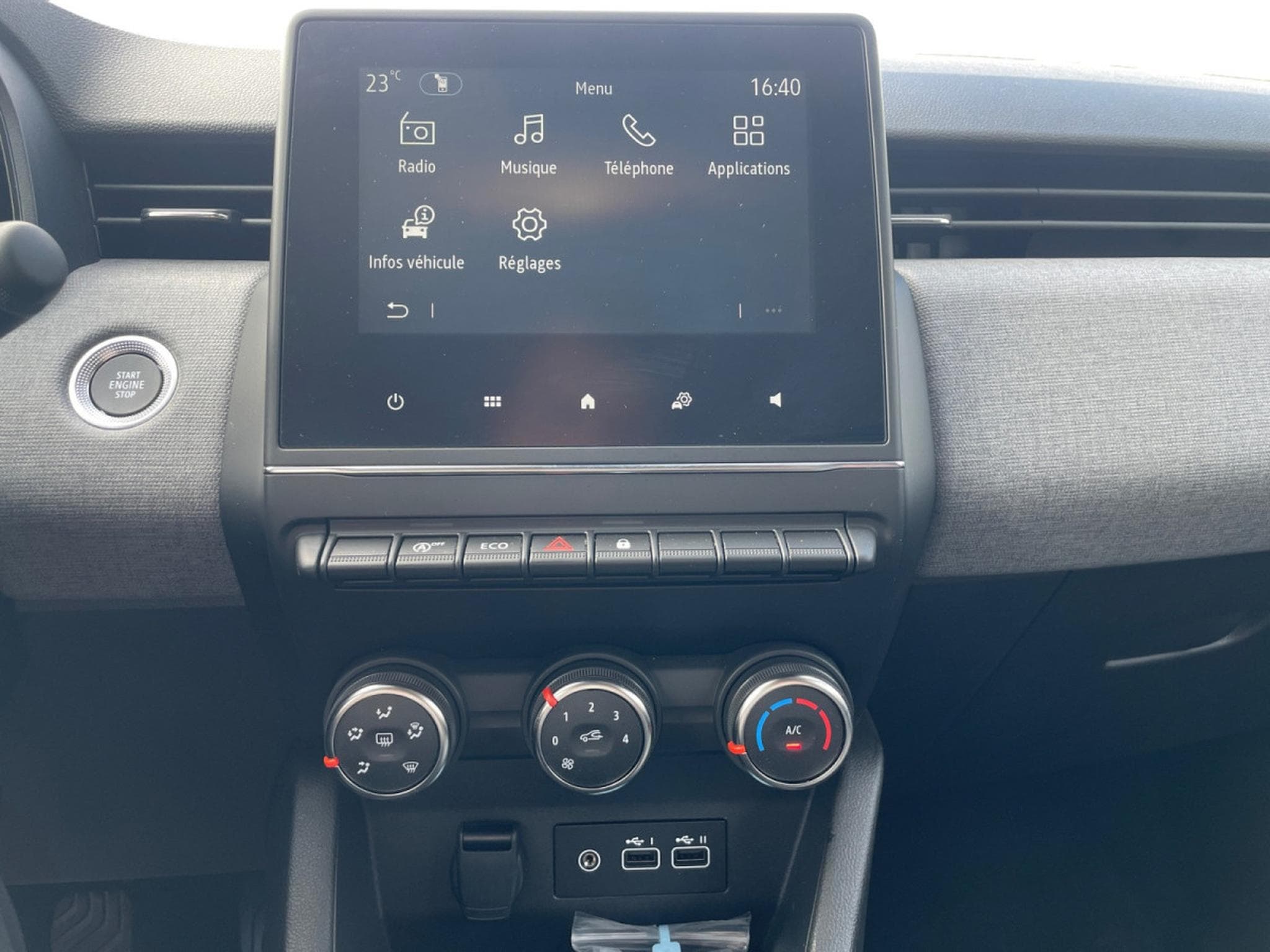 Renault Clio 1.0 TCe Evolution (2025) - Photo 10