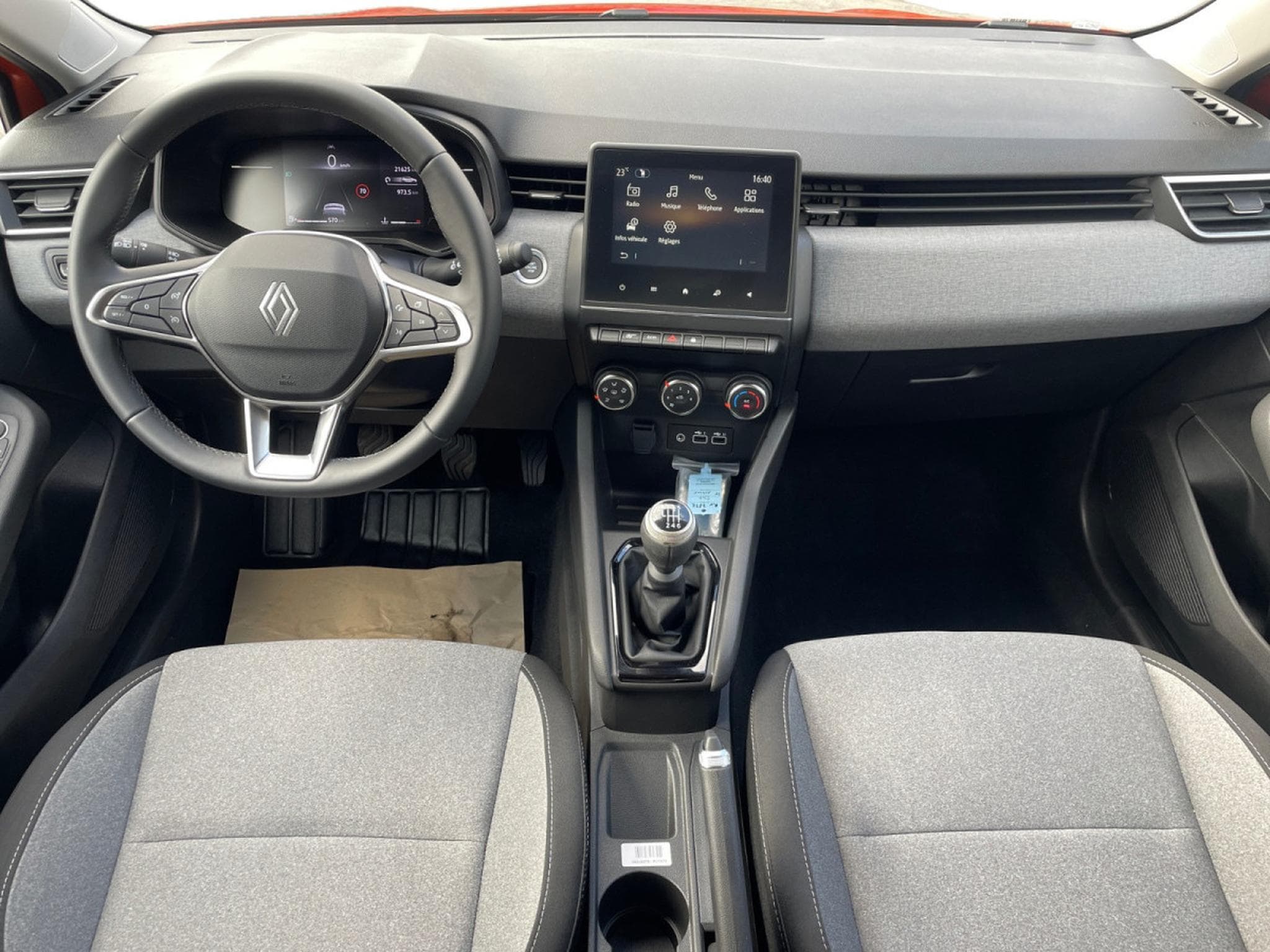 Renault Clio 1.0 TCe Evolution (2025) - Photo 7