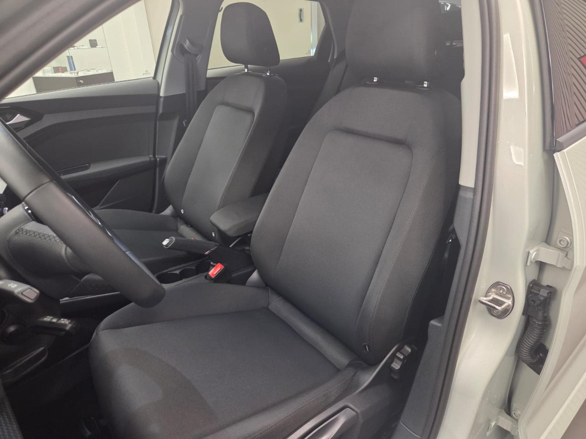Audi A1 Sportback S line 30 TFSI 116 CH / 85 kW S tronic (2025) - Photo 2