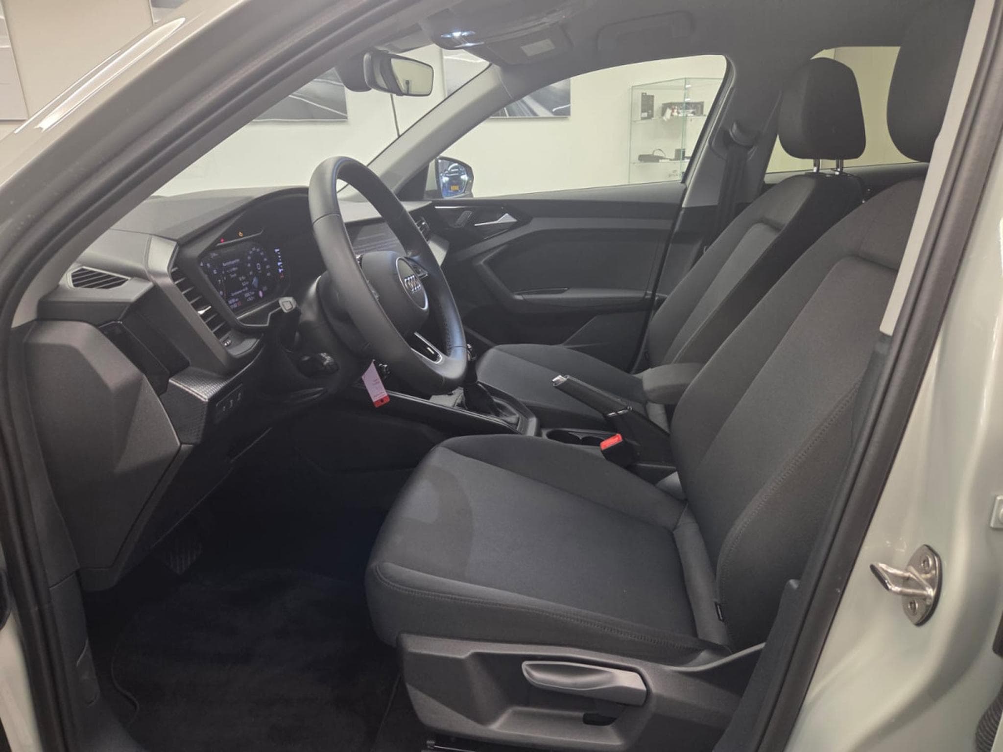 Audi A1 Sportback S line 30 TFSI 116 CH / 85 kW S tronic (2025) - Photo 3