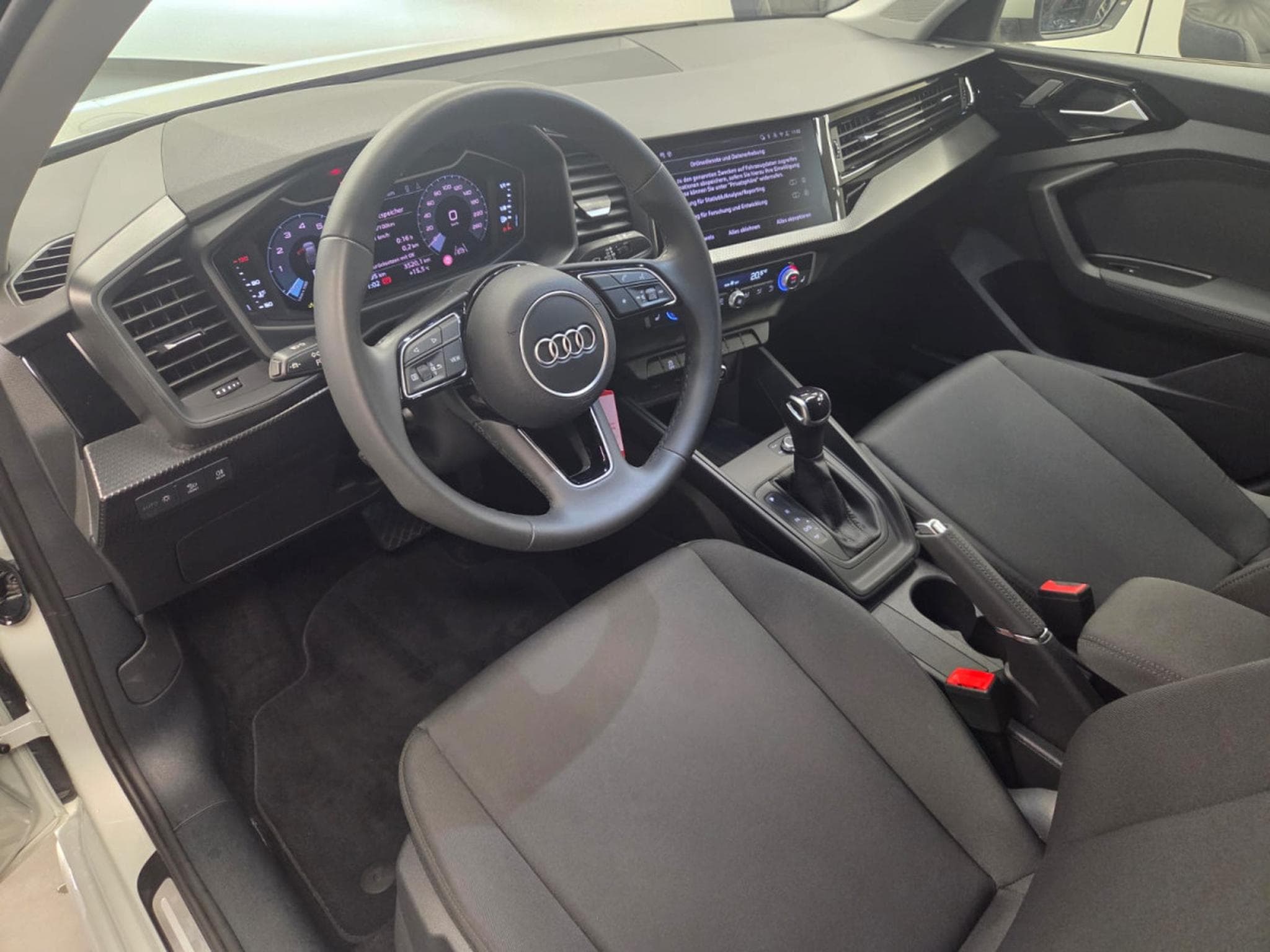 Audi A1 Sportback S line 30 TFSI 116 CH / 85 kW S tronic (2025) - Photo 4