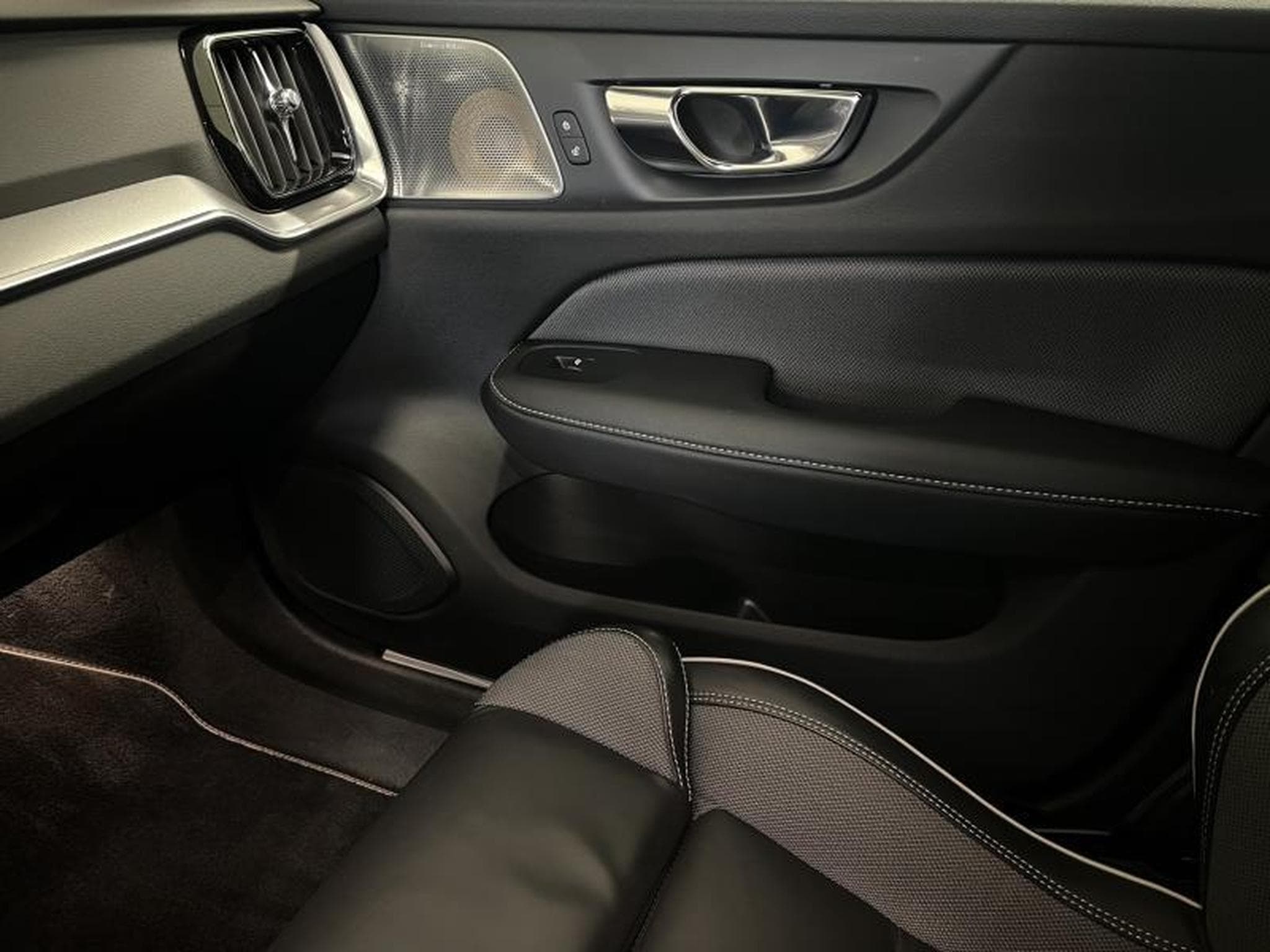 Volvo V60 R-Design (2019) - Foto 12