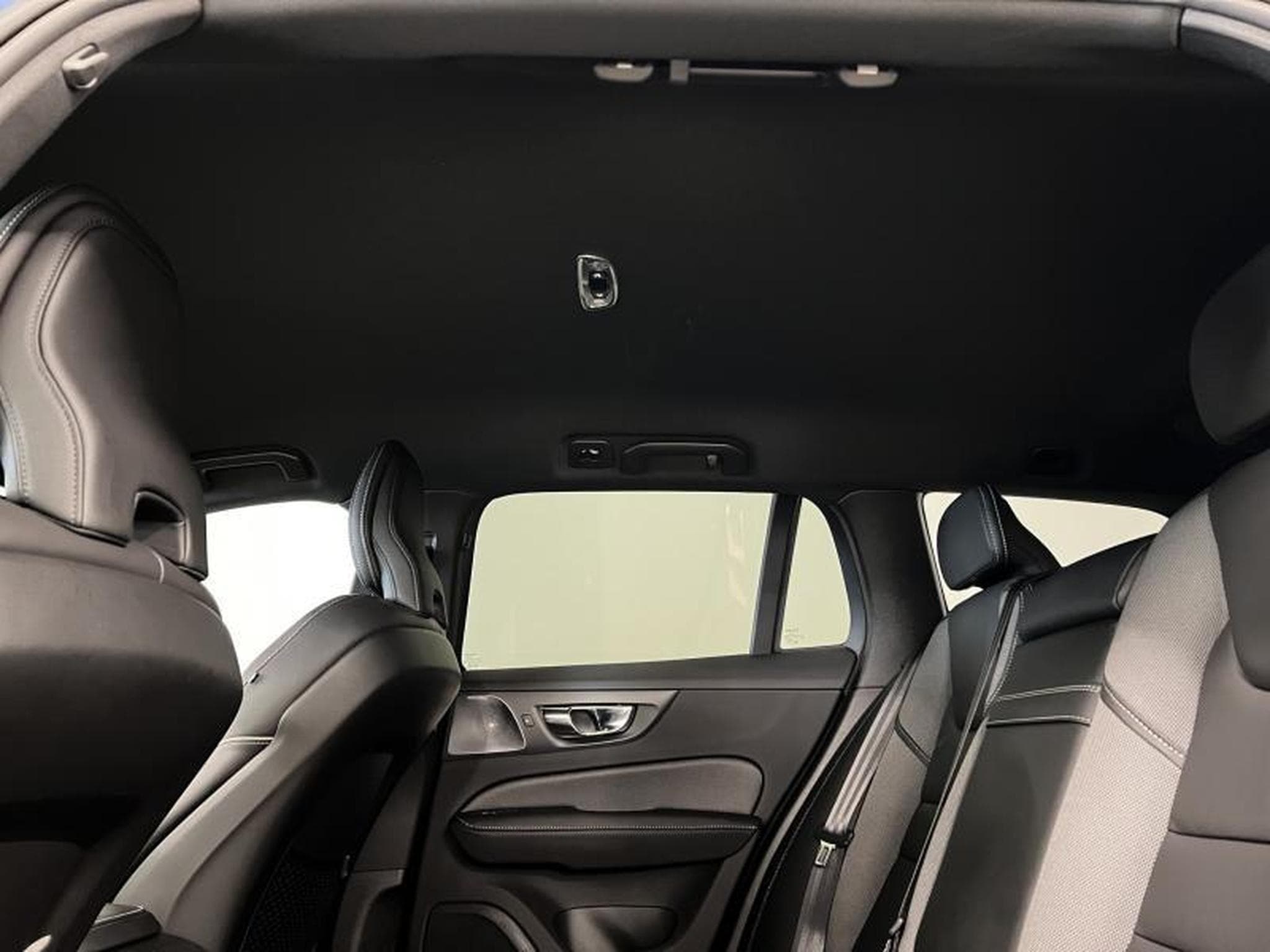 Volvo V60 R-Design (2019) - Foto 13