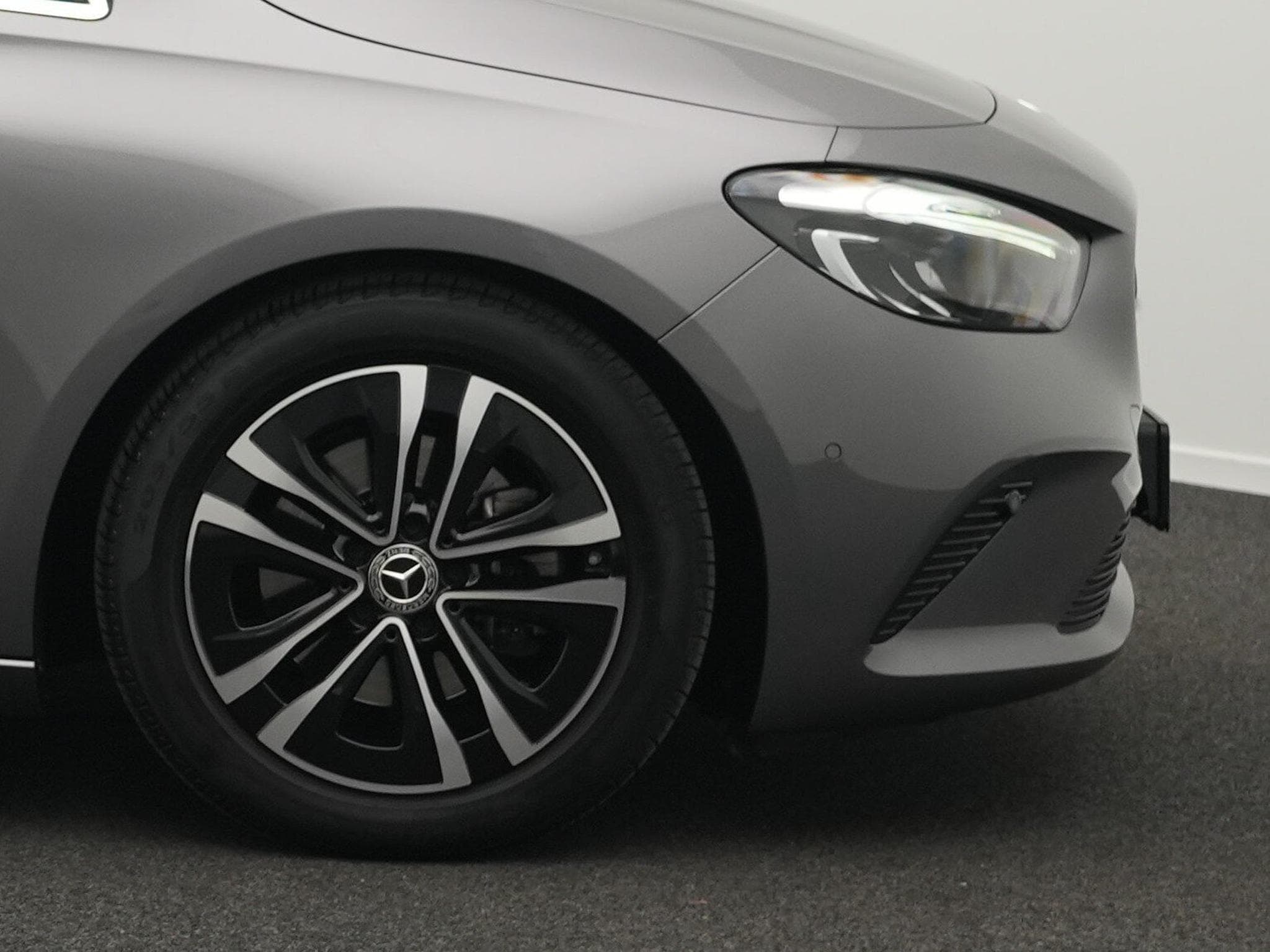 Mercedes B 180 LED+Kamera+AHK+Totw+Apple (2024) - Foto 8