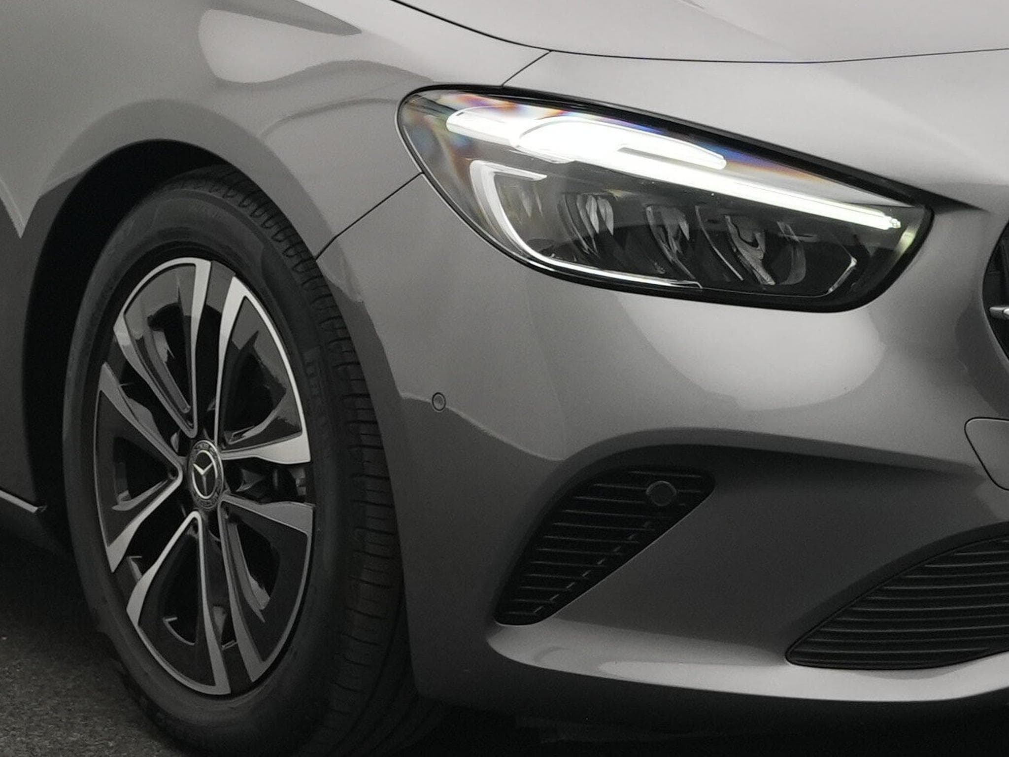 Mercedes B 180 LED+Kamera+AHK+Totw+Apple (2024) - Foto 9