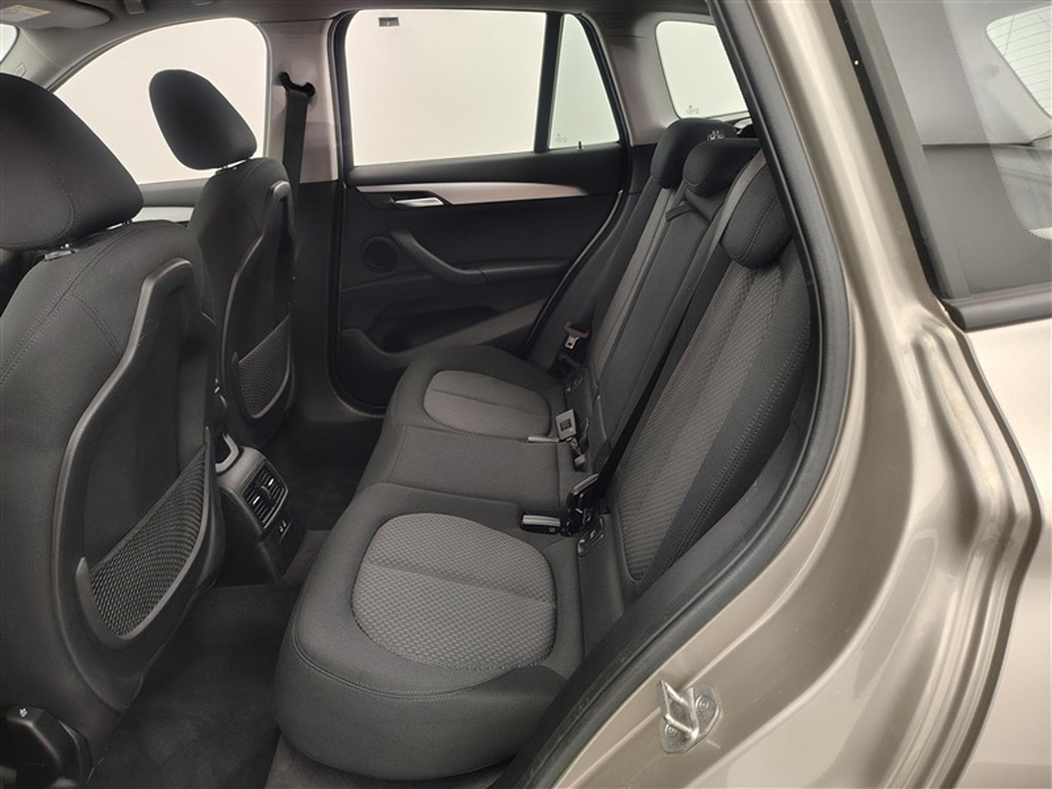 BMW X1 1.5 d sDrive16 NAVI / CLIM / PDC AV-AR (2021) - Photo 13