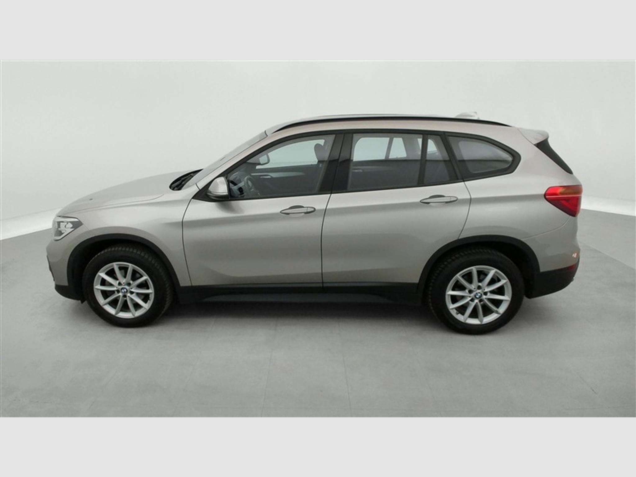 BMW X1 1.5 d sDrive16 NAVI / CLIM / PDC AV-AR (2021) - Photo 3
