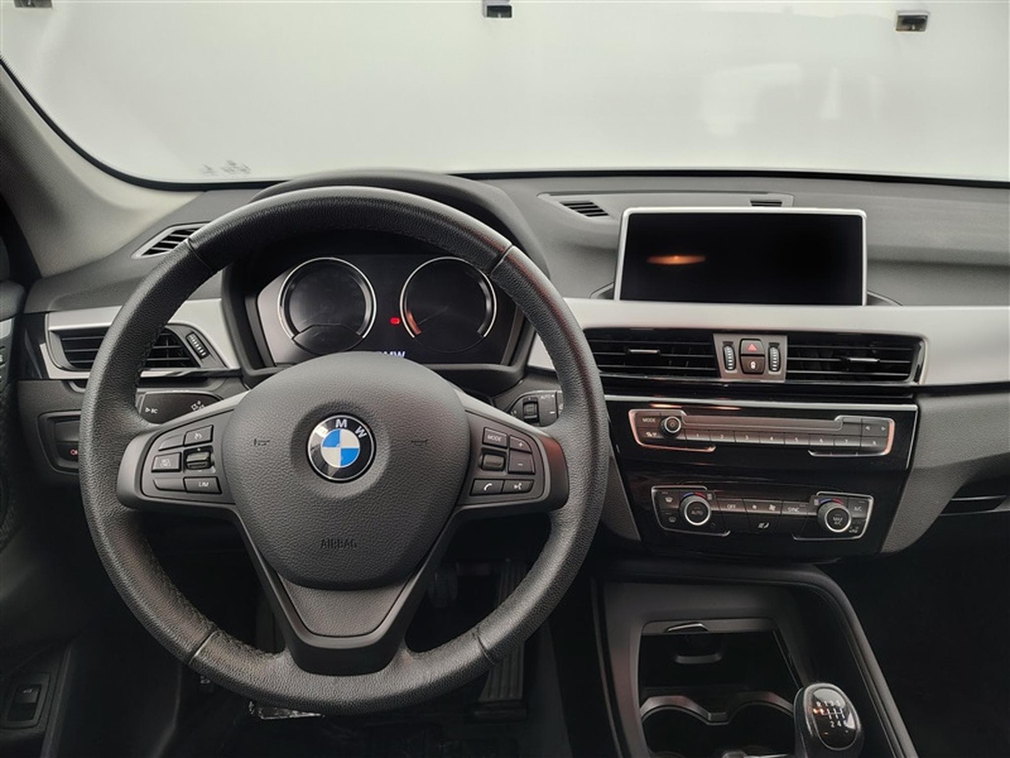 BMW X1 1.5 d sDrive16 NAVI / CLIM / PDC AV-AR (2021) - Photo 9