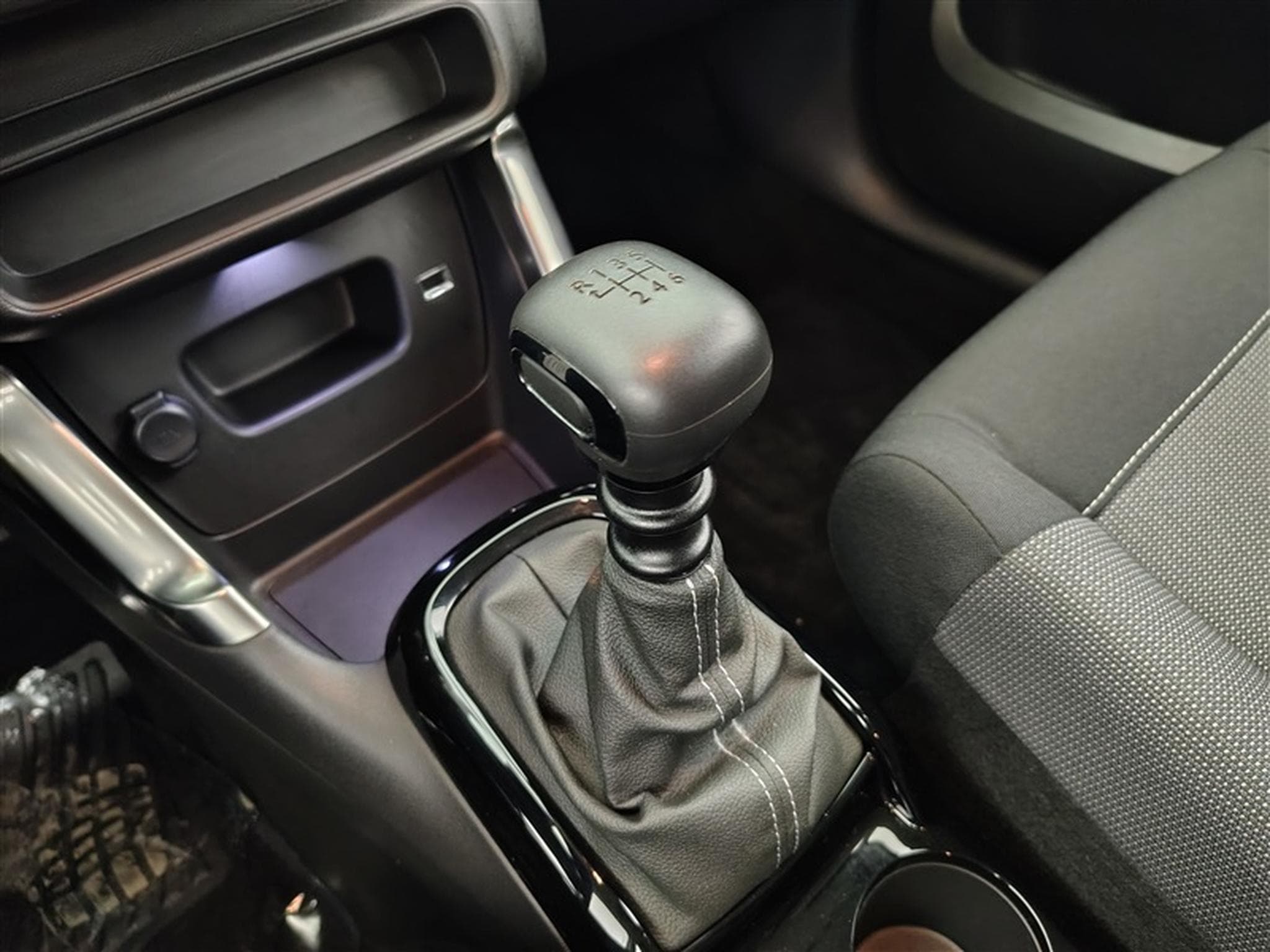 Citroen C3 Aircross 1.2 PureTech Feel NAVI / CARPLAY / CLIM (2023) - Photo 11