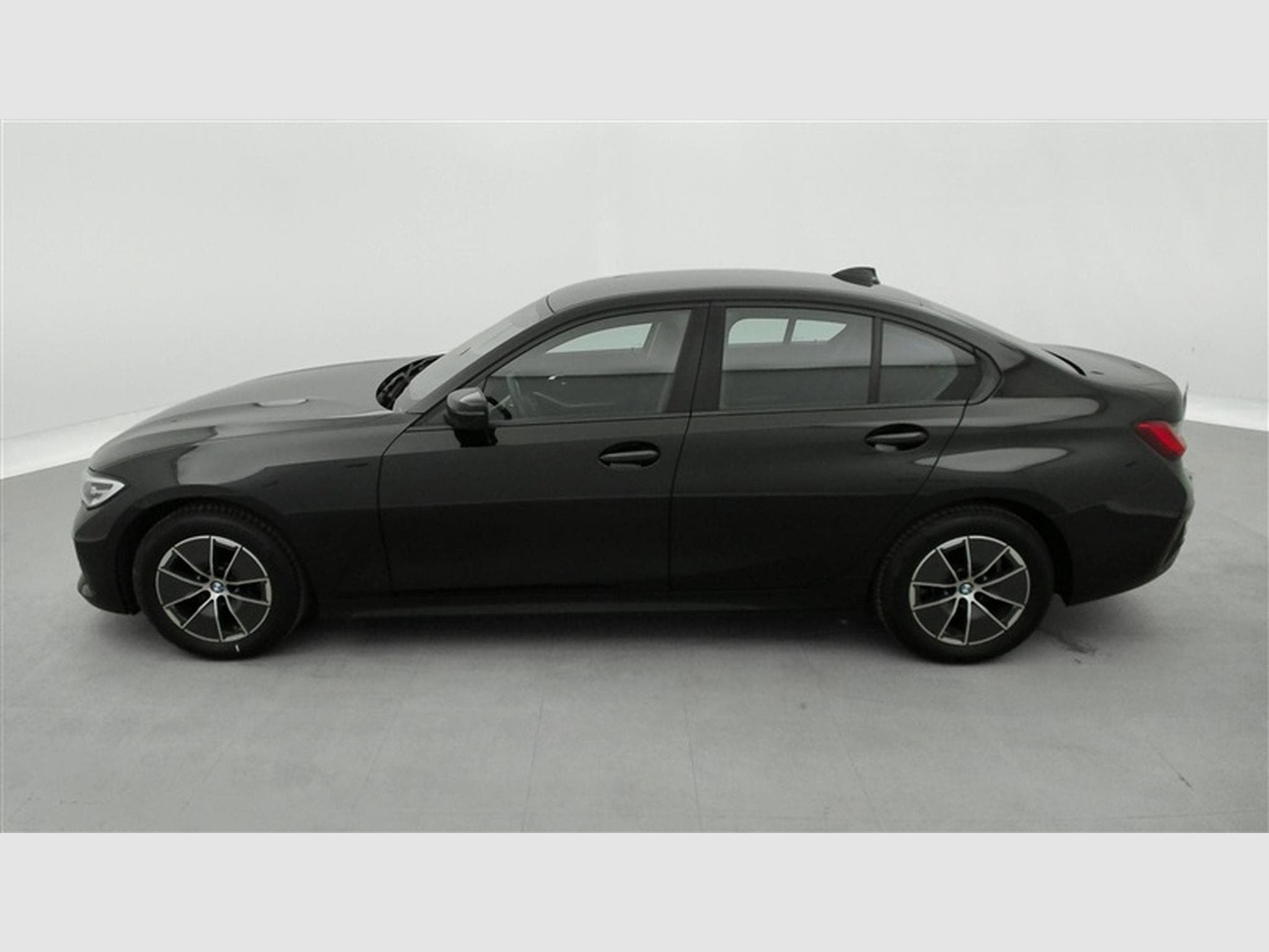 BMW 318 318iA Business Line NAVI/FULL LED/JA16/PDC (2021) - Photo 2