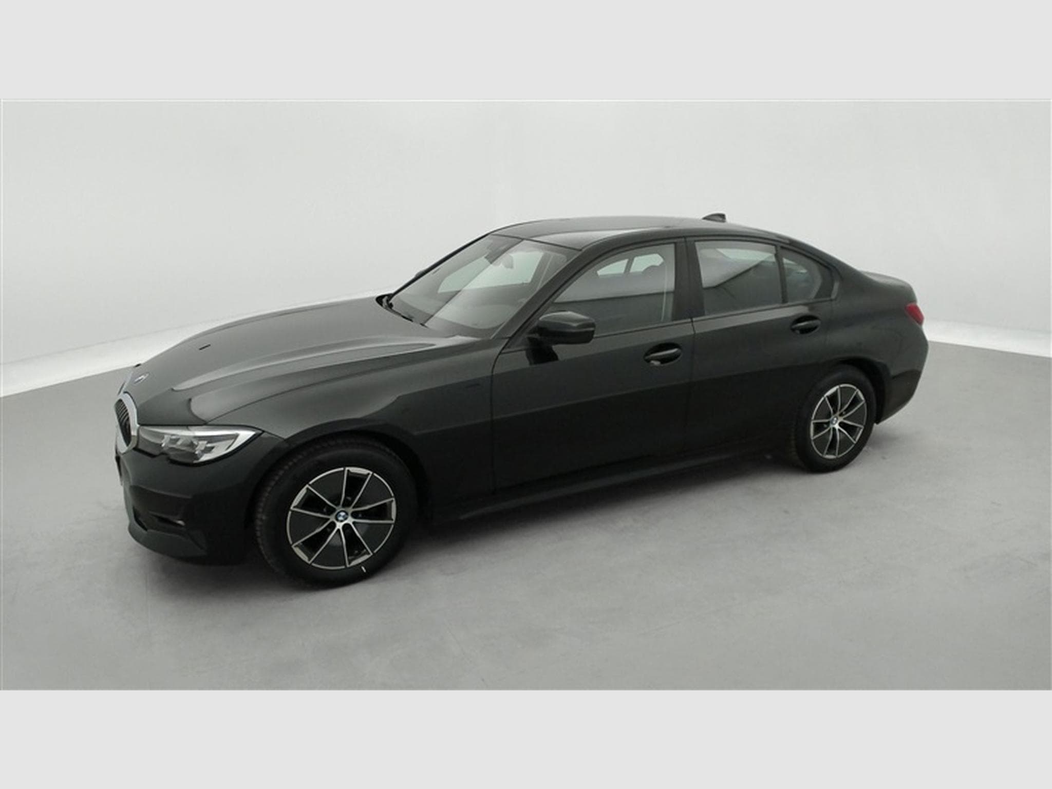 BMW 318 318iA Business Line NAVI/FULL LED/JA16/PDC (2021) - Photo 21