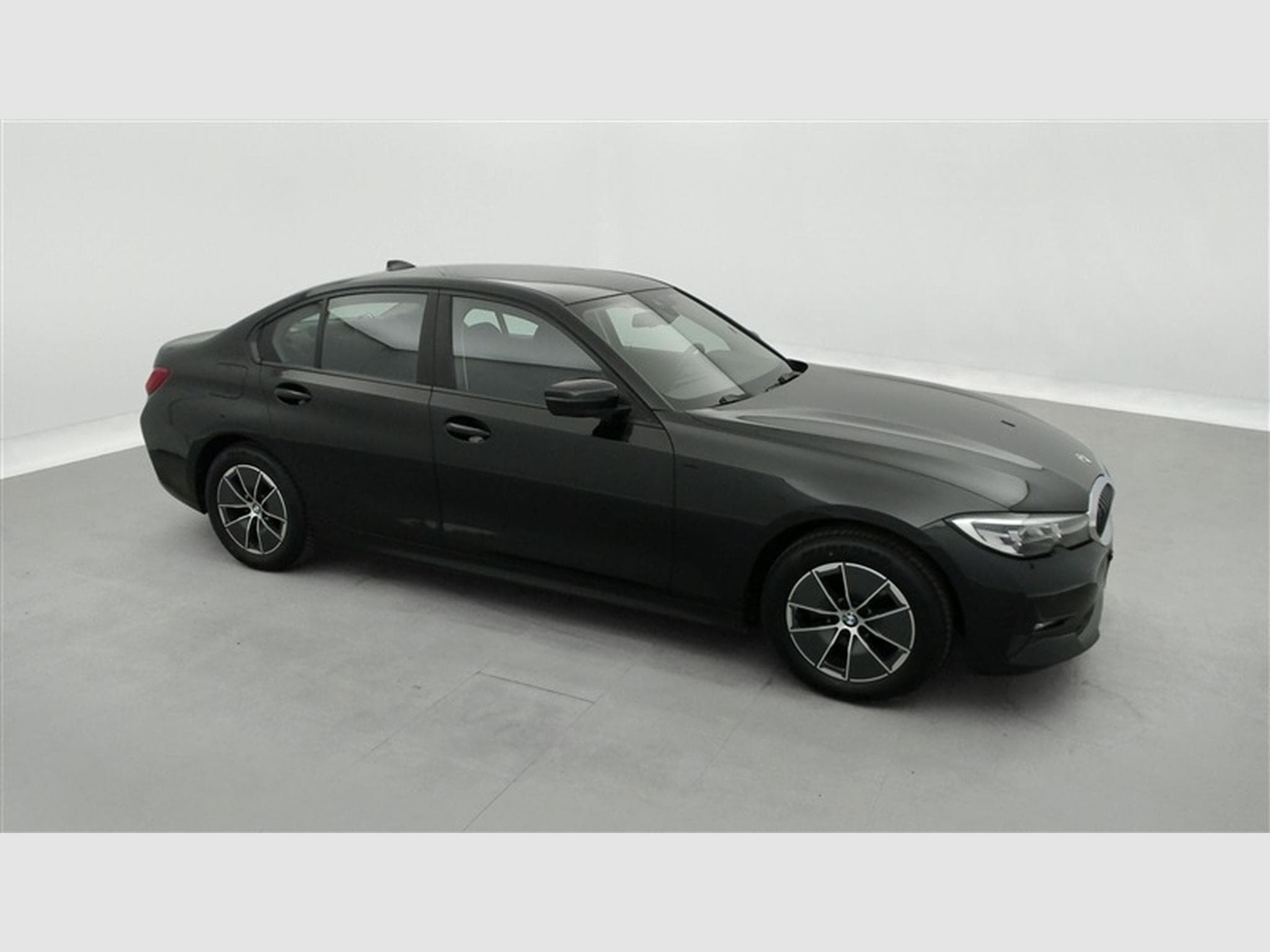 BMW 318 318iA Business Line NAVI/FULL LED/JA16/PDC (2021) - Photo 23