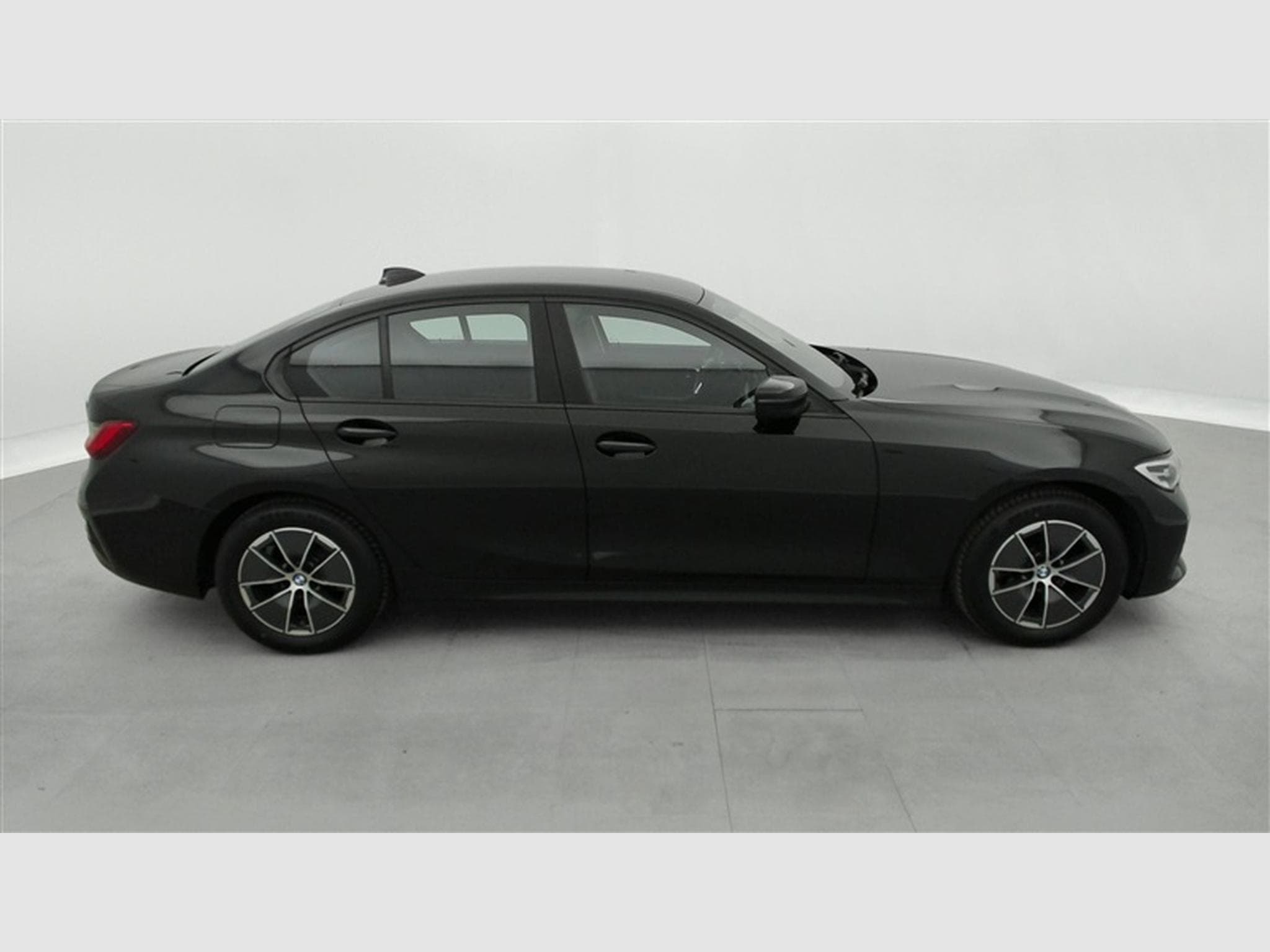 BMW 318 318iA Business Line NAVI/FULL LED/JA16/PDC (2021) - Photo 24