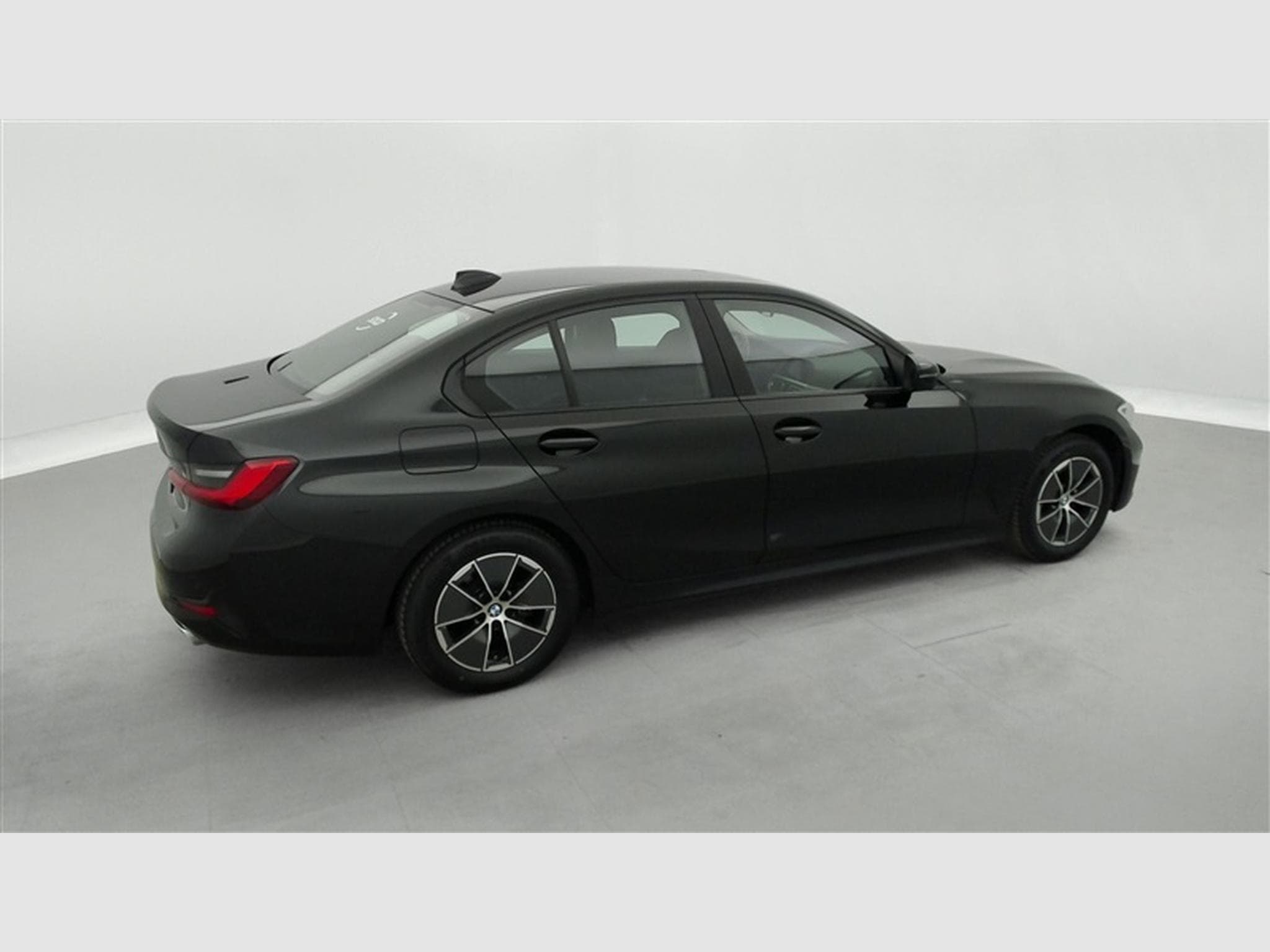 BMW 318 318iA Business Line NAVI/FULL LED/JA16/PDC (2021) - Photo 25