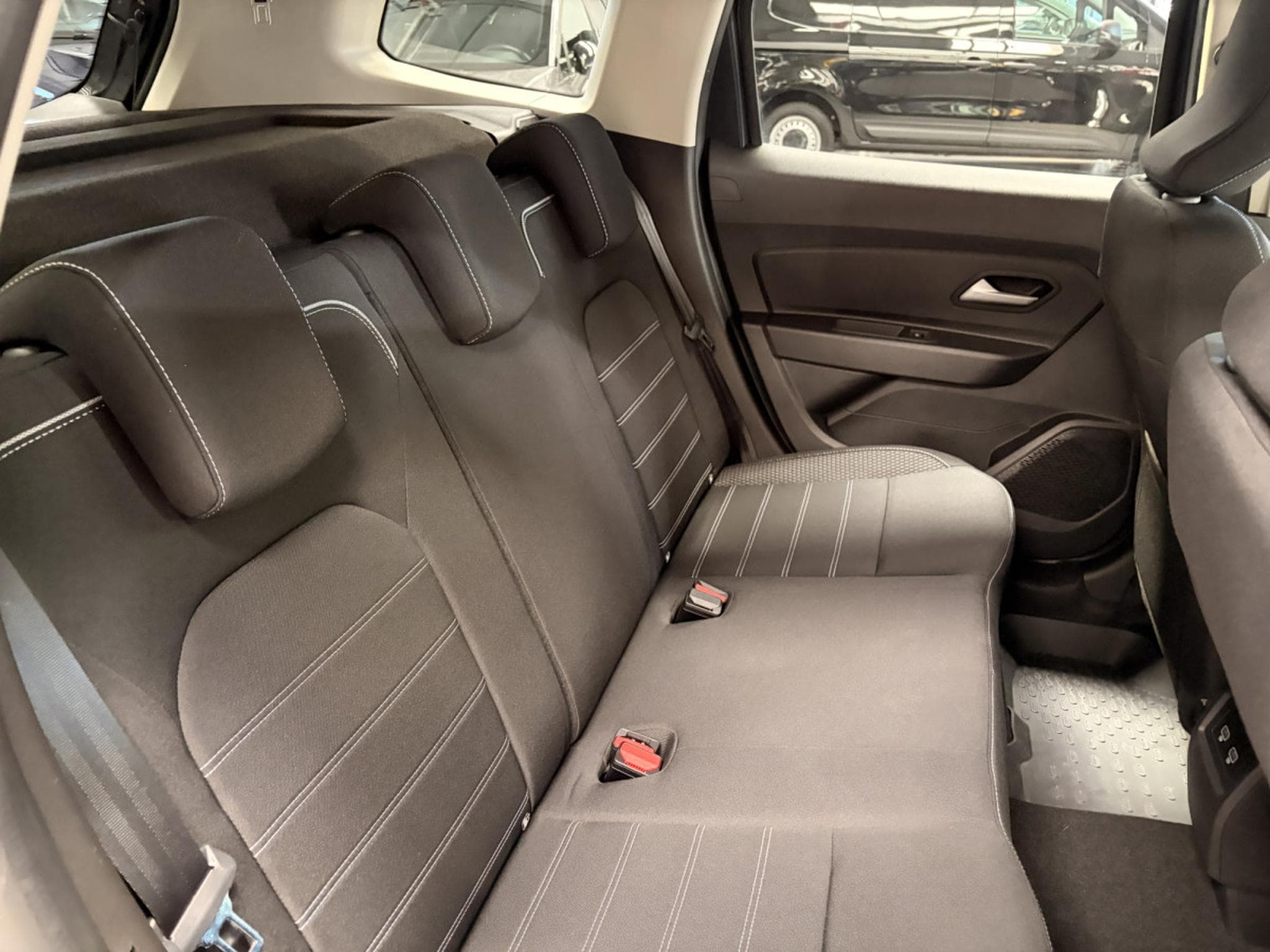 Dacia Duster 1.5 dCi 115HP  4x4 (2023) - Photo 12