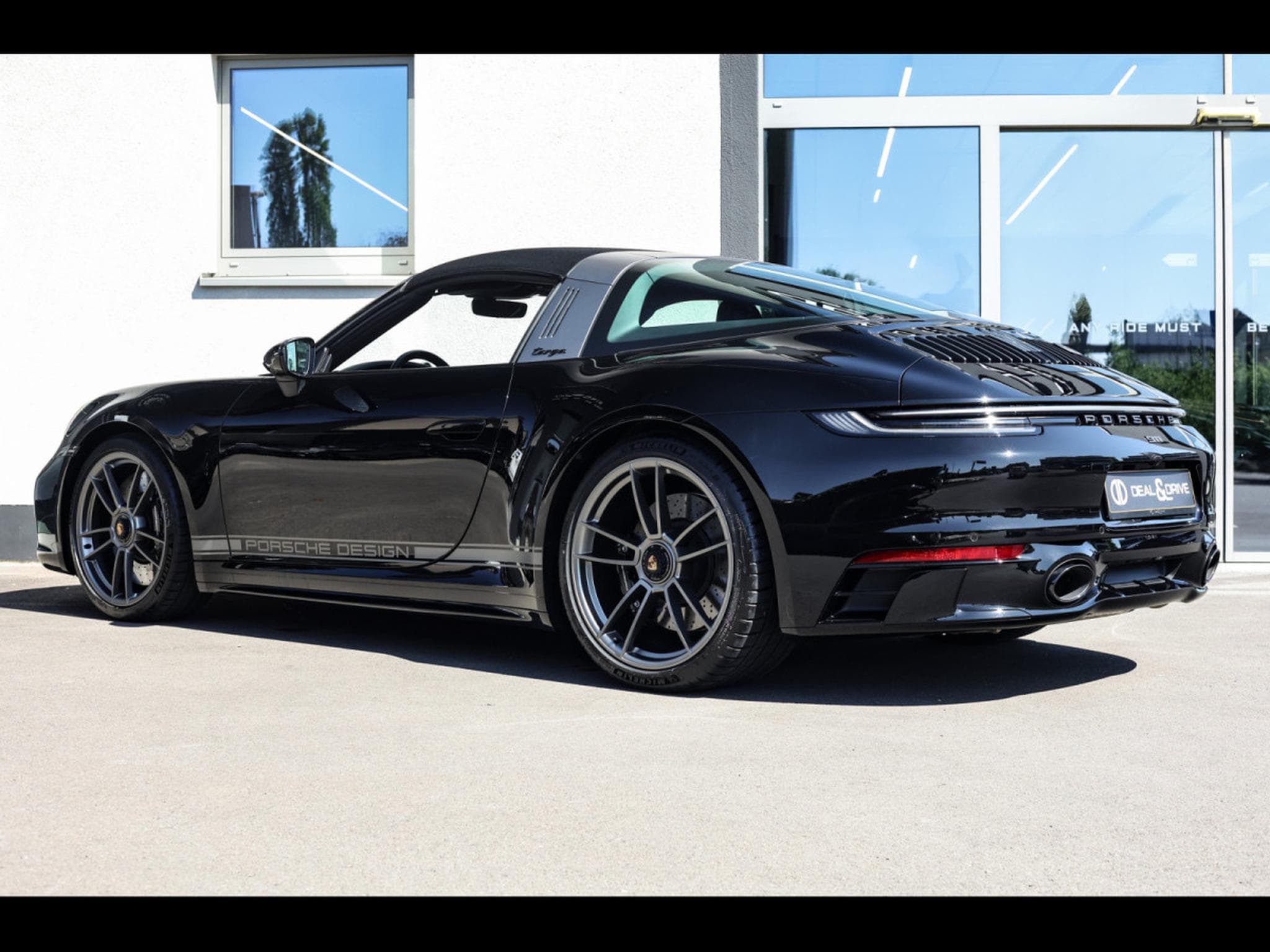 Porsche 911 992.1 TARGA 4 GTS PDK EDITION 50 YEARS PORSCHE DESIGN 1/750 (2023) - Foto 3