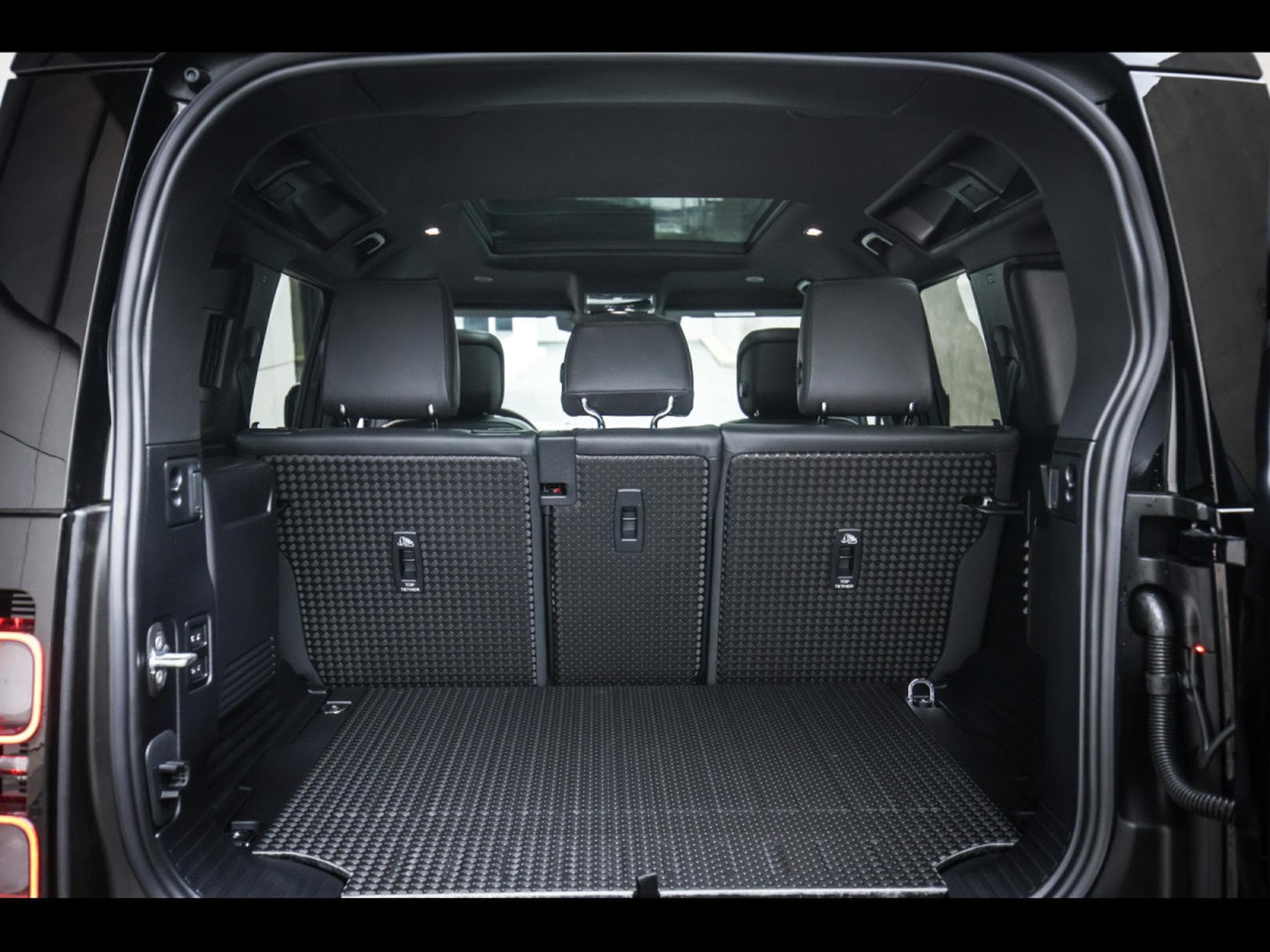 Land-Rover Defender 110 P525 5.0 V8 AWD CARPATHIAN EDITION - CARPATHIAN GREY (2022) - Foto 14