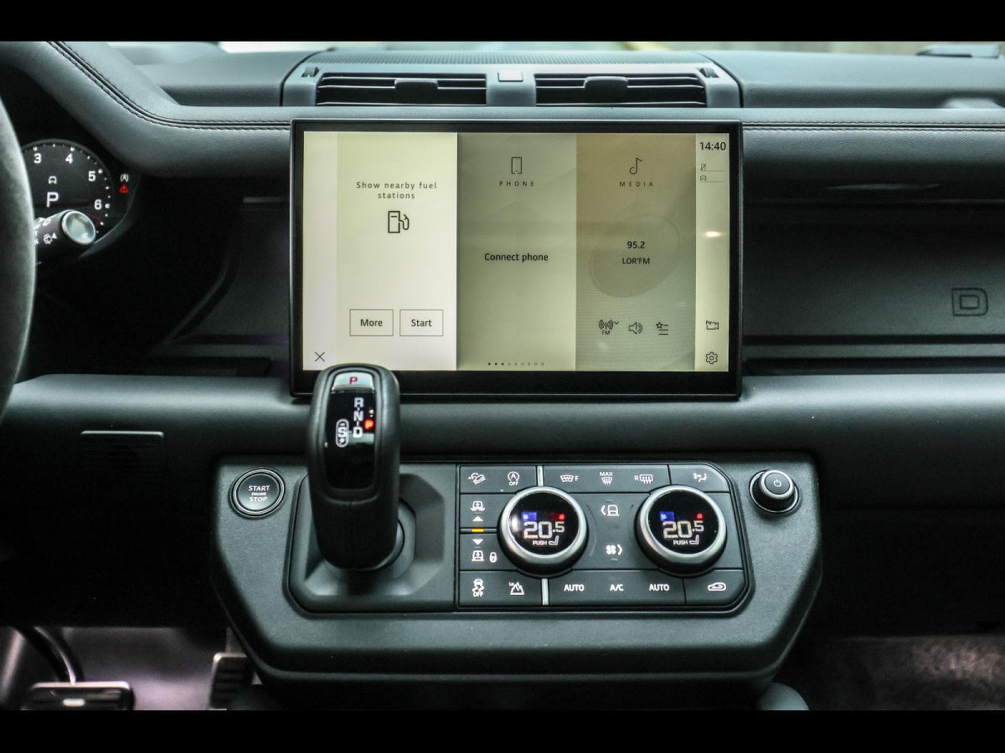 Land-Rover Defender 110 P525 5.0 V8 AWD CARPATHIAN EDITION - CARPATHIAN GREY (2022) - Foto 17