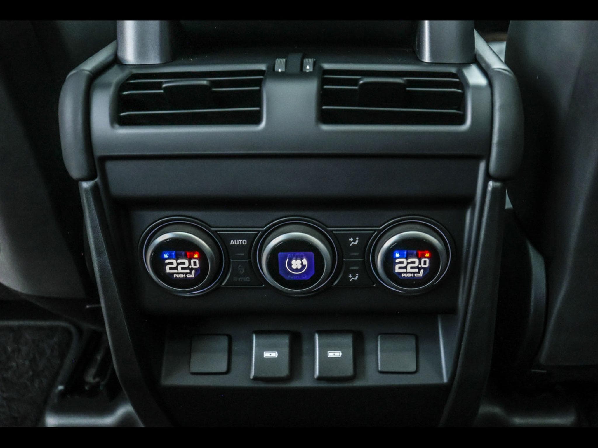 Land-Rover Defender 110 P525 5.0 V8 AWD CARPATHIAN EDITION - CARPATHIAN GREY (2022) - Foto 18