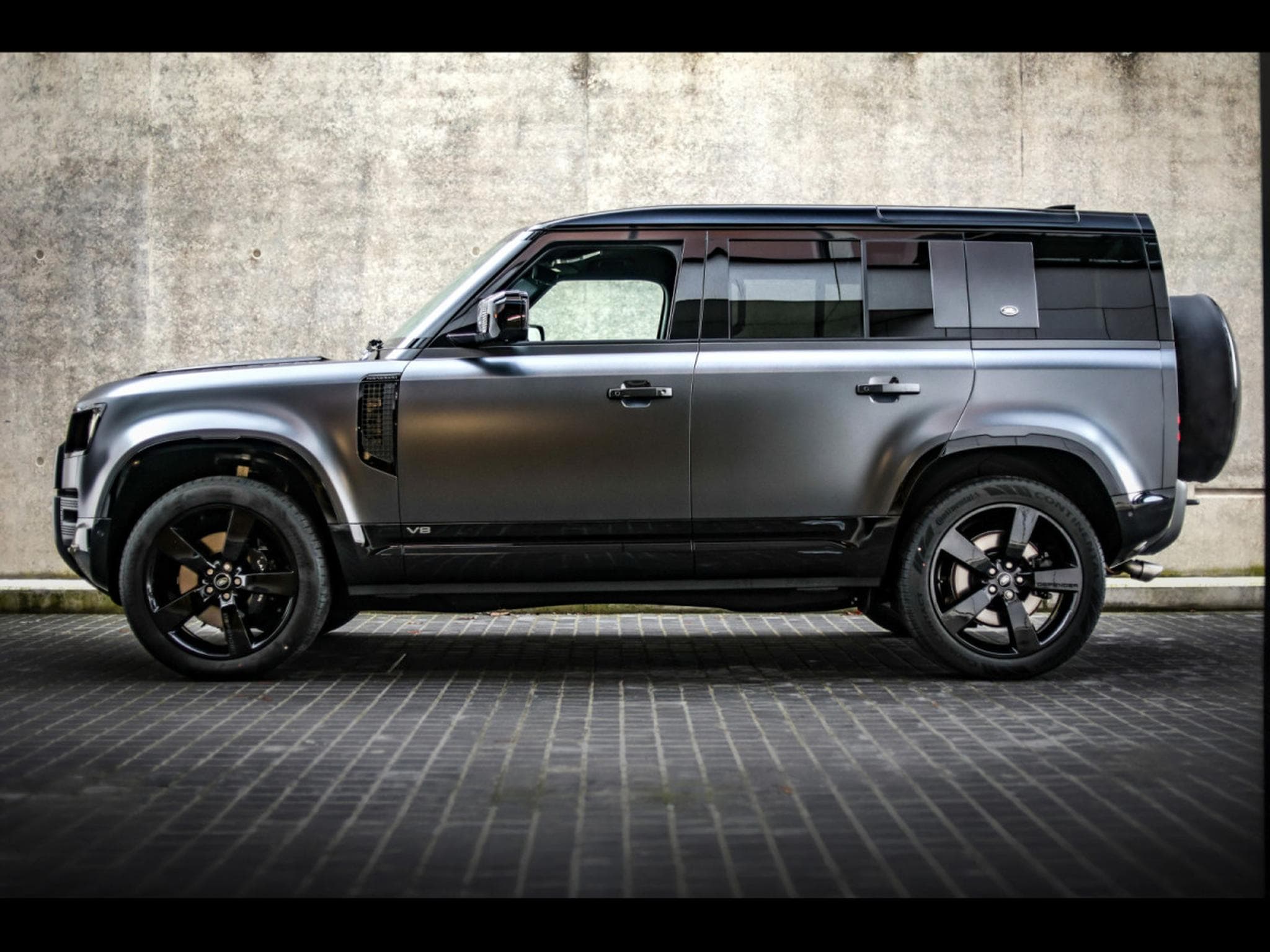 Land-Rover Defender 110 P525 5.0 V8 AWD CARPATHIAN EDITION - CARPATHIAN GREY (2022) - Foto 2