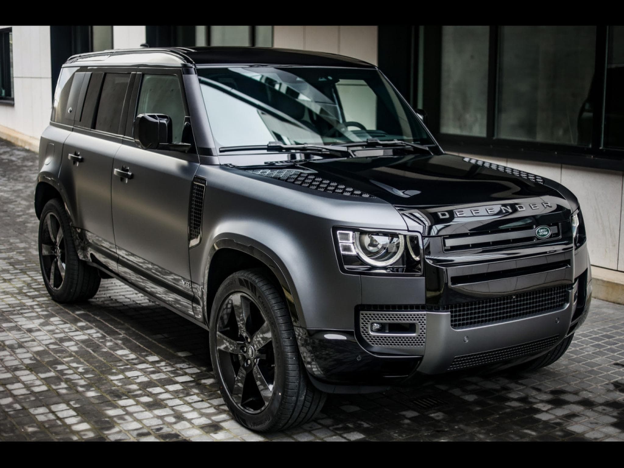 Land-Rover Defender 110 P525 5.0 V8 AWD CARPATHIAN EDITION - CARPATHIAN GREY (2022) - Foto 5