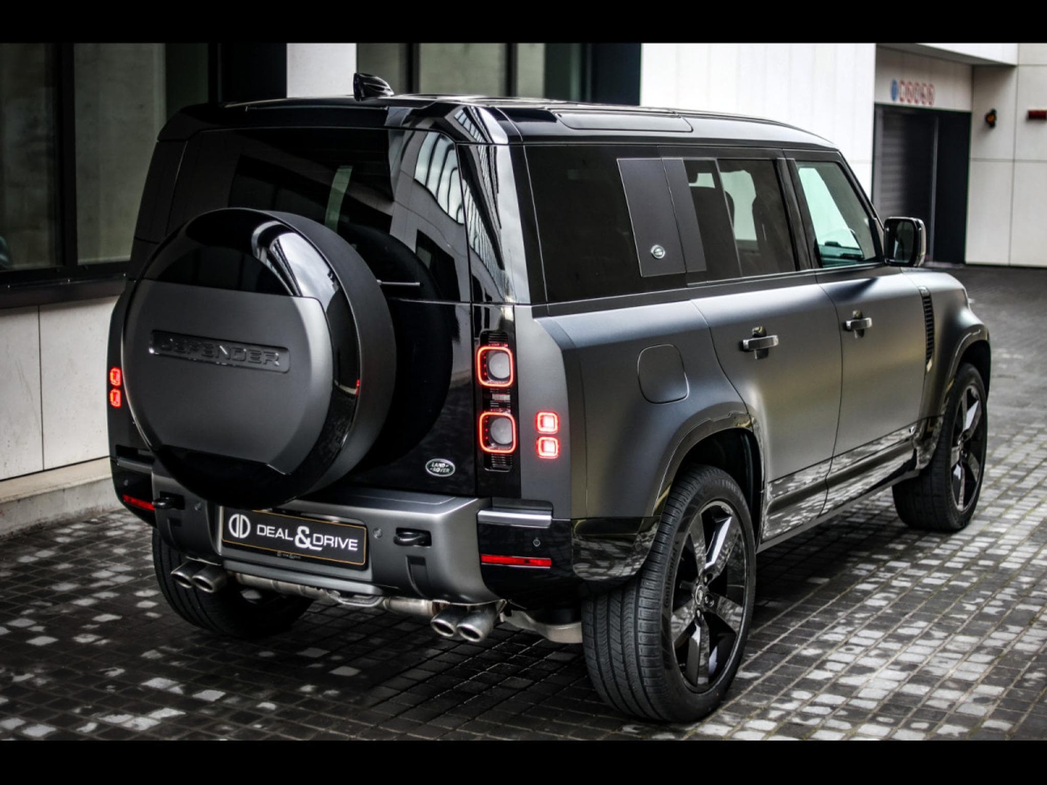 Land-Rover Defender 110 P525 5.0 V8 AWD CARPATHIAN EDITION - CARPATHIAN GREY (2022) - Foto 6