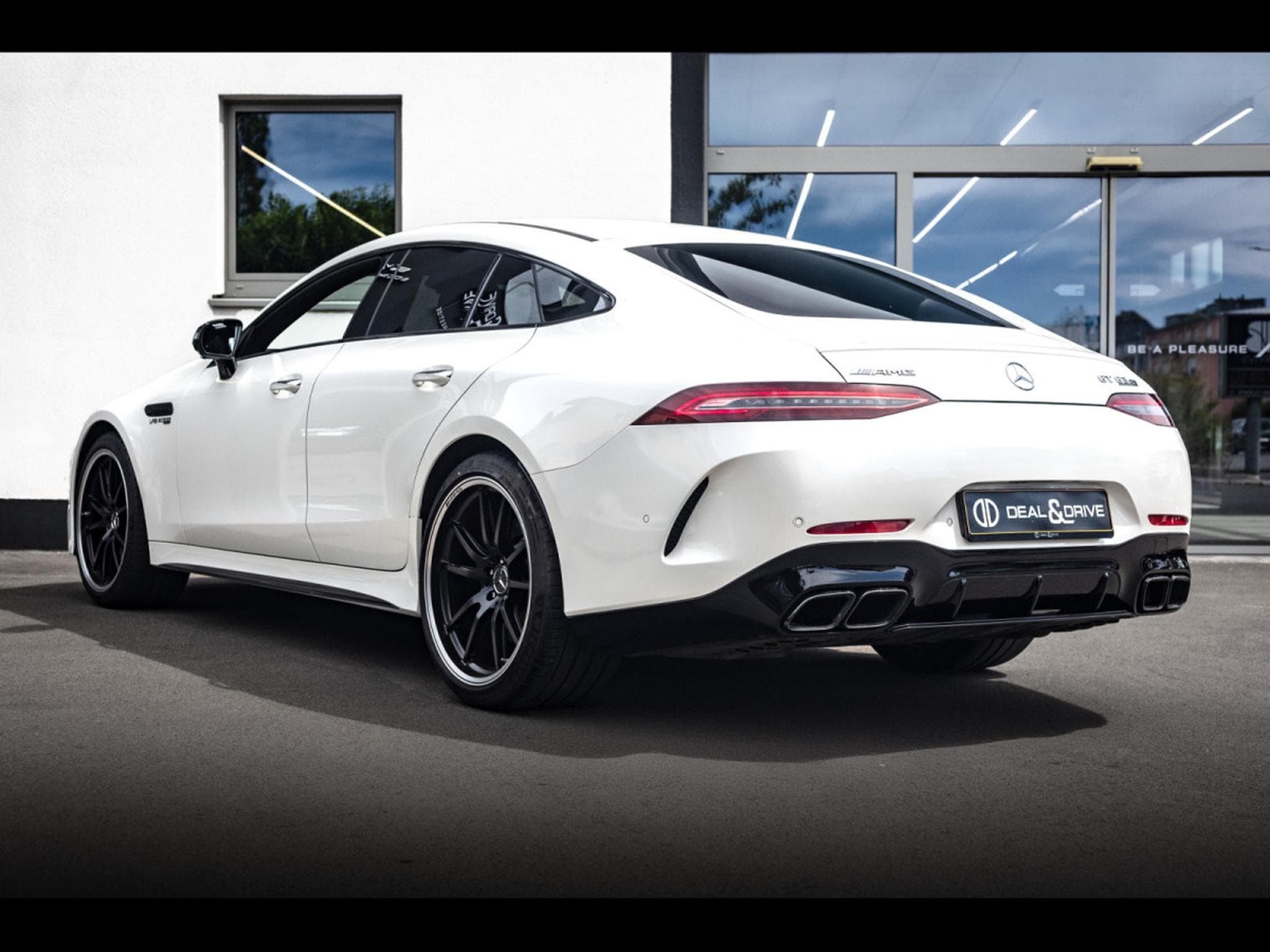 Mercedes AMG GT 4-Door 4.0 V8 63 S 4MATIC+ (639 CH) - DIAMOND WHITE METALLIC DESIGN (2019) - Foto 3