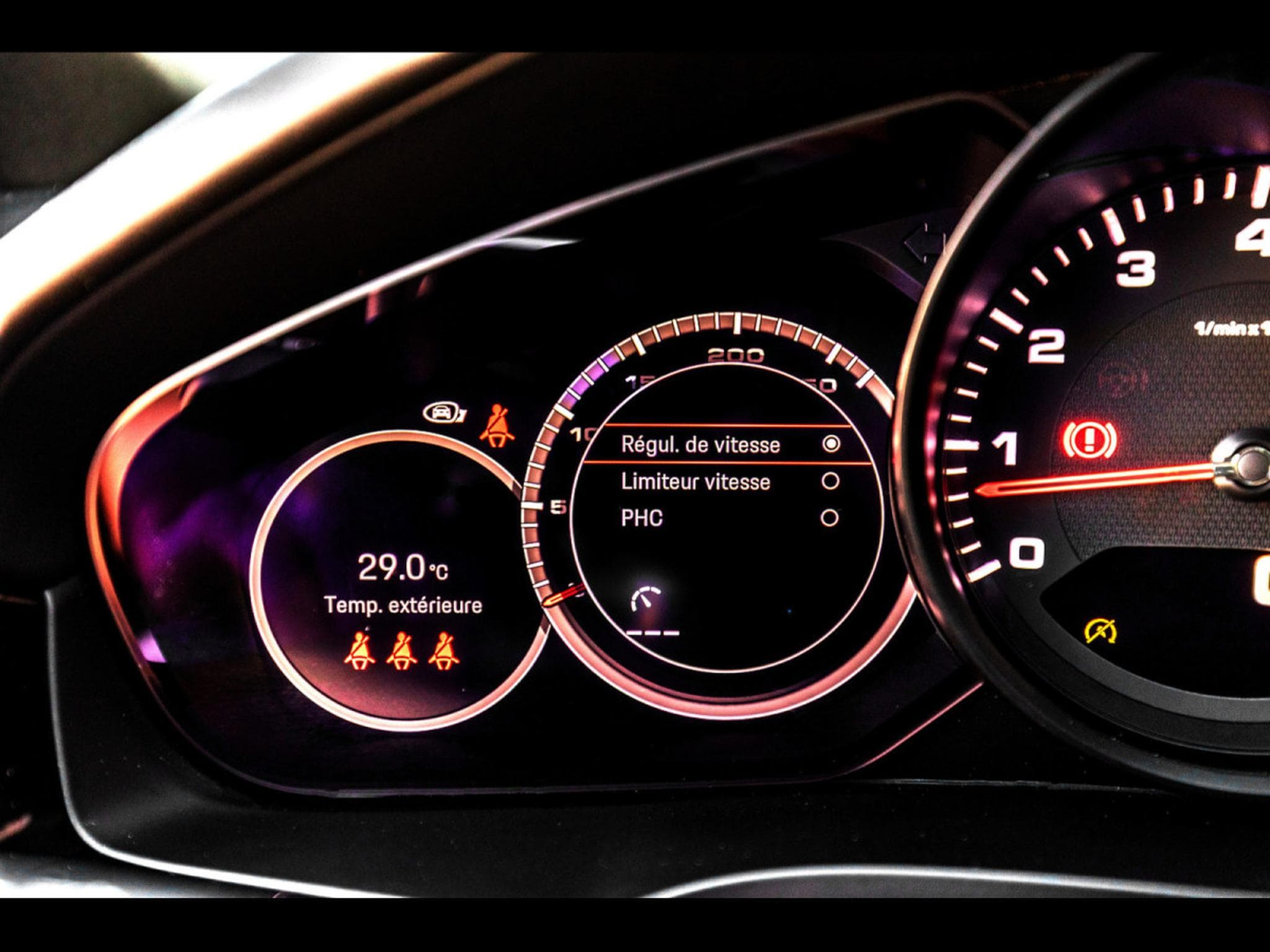 Porsche Cayenne COUPE 3.0 TIPTRONIC - QUARZITGRAU METALLIC (2022) - Photo 25