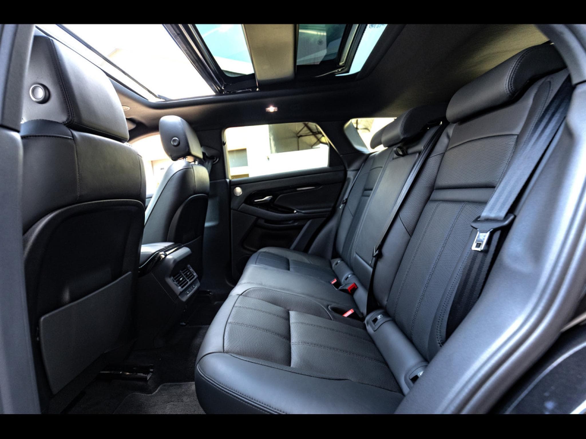 Land-Rover Range Rover Evoque D200 MHEV HSE AWD - PACK BLACK (2024) - Foto 13