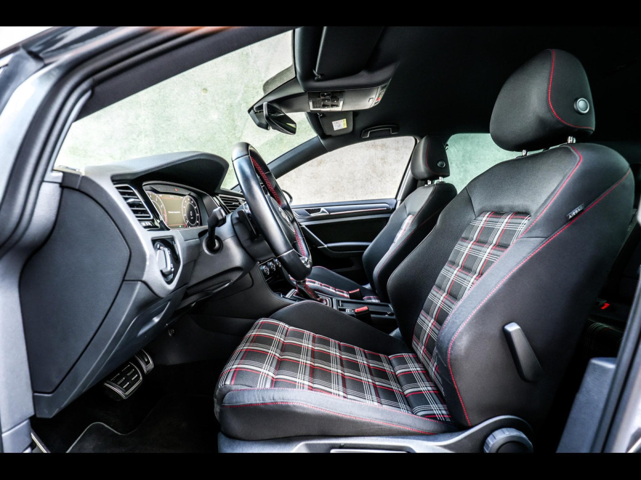 VW Golf 2.0 TSI GTI PERFORMANCE DSG7 - PACK BUSINESS PREMIUM - INDIU (2020) - Foto 10