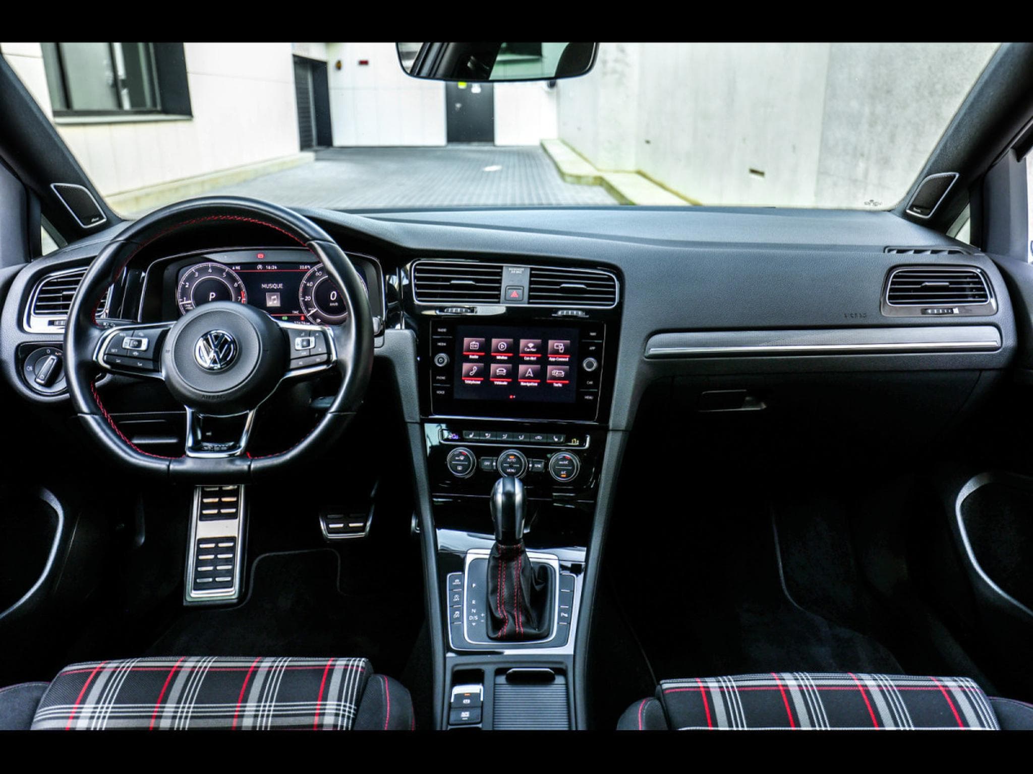 VW Golf 2.0 TSI GTI PERFORMANCE DSG7 - PACK BUSINESS PREMIUM - INDIU (2020) - Foto 13