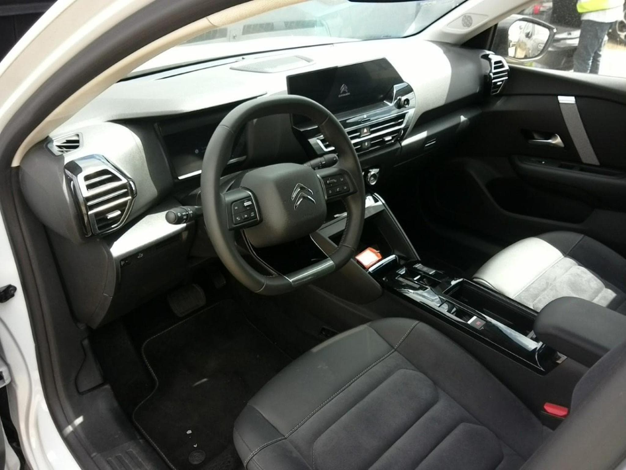 Citroen C4 X e-series (2024) - Photo 3