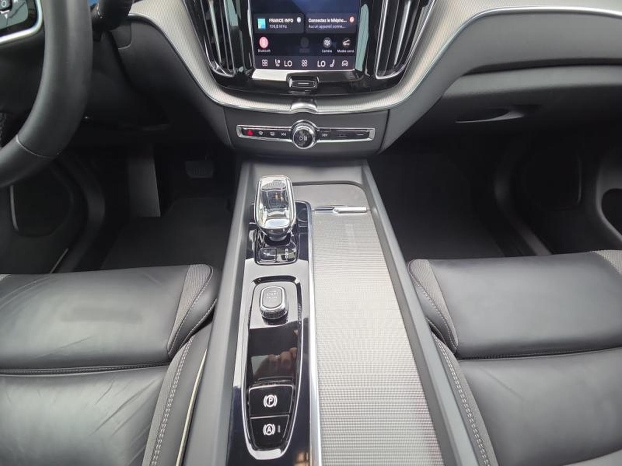 Volvo XC60 Ultimate Dark TOIT PANO (2023) - Photo 11