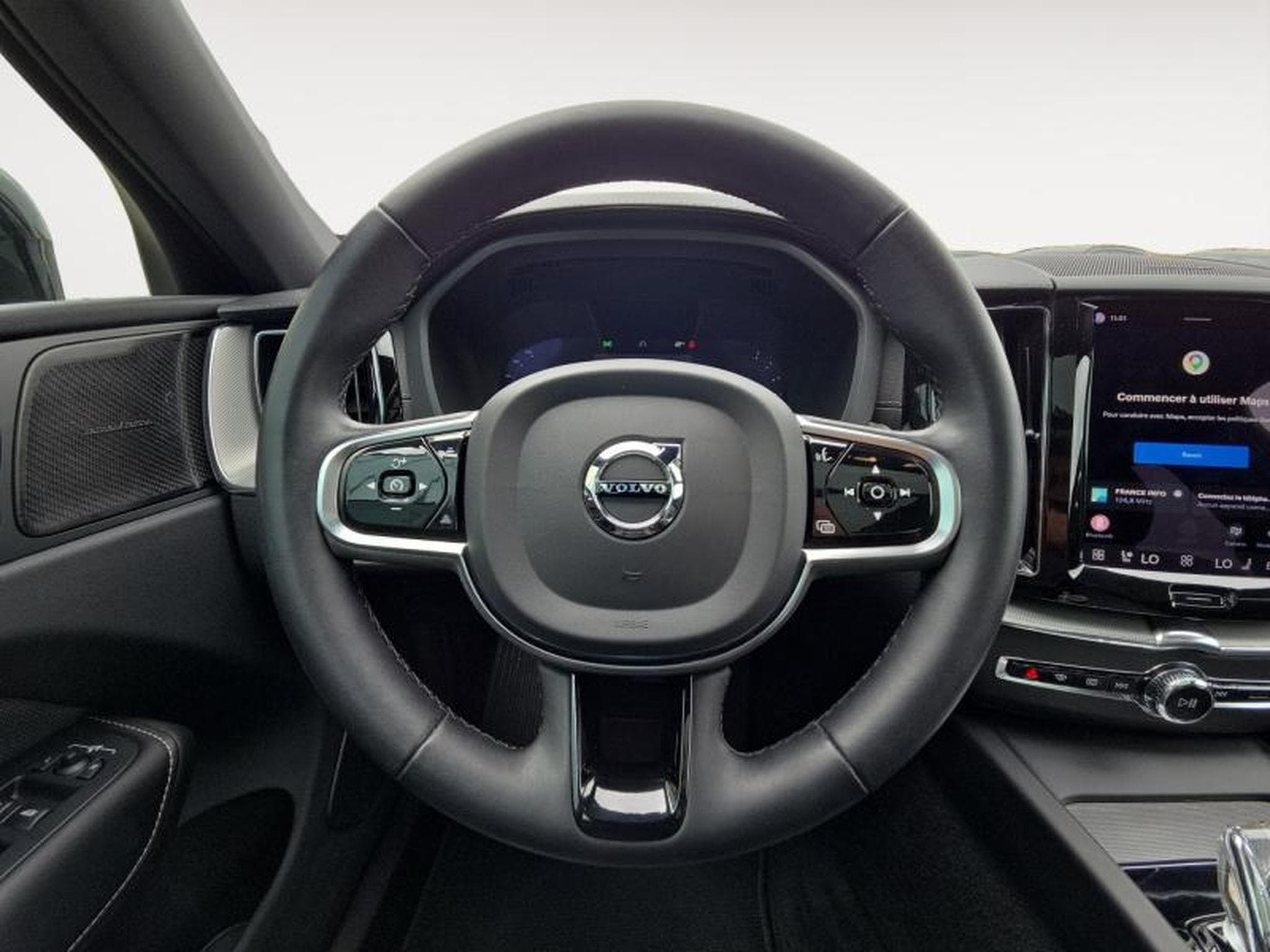 Volvo XC60 Ultimate Dark TOIT PANO (2023) - Photo 12