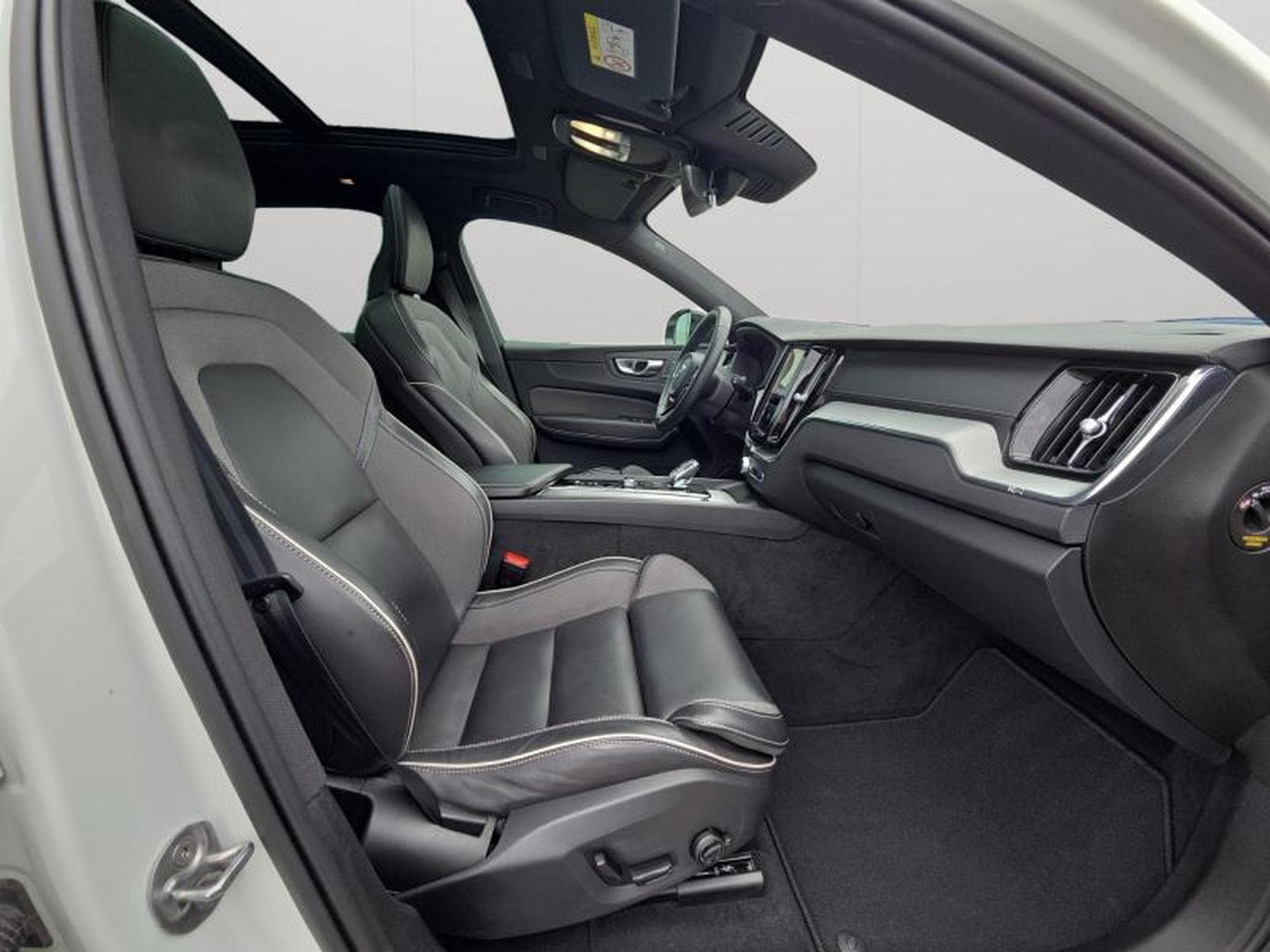 Volvo XC60 Ultimate Dark TOIT PANO (2023) - Photo 15