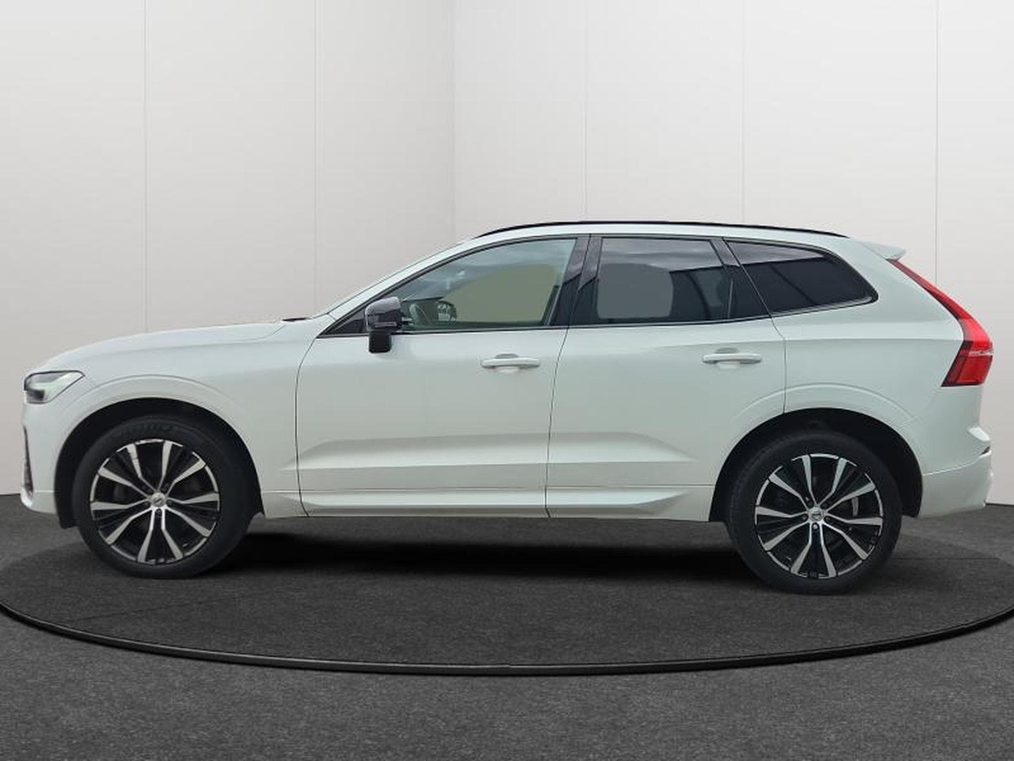 Volvo XC60 Ultimate Dark TOIT PANO (2023) - Photo 2