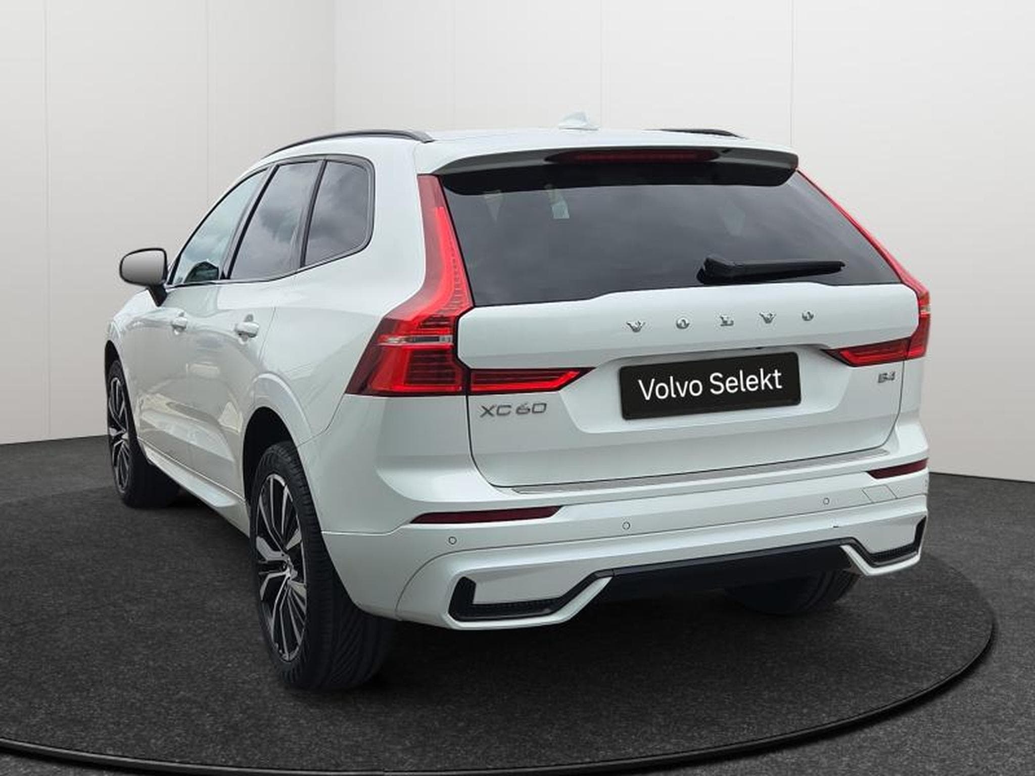 Volvo XC60 Ultimate Dark TOIT PANO (2023) - Photo 3