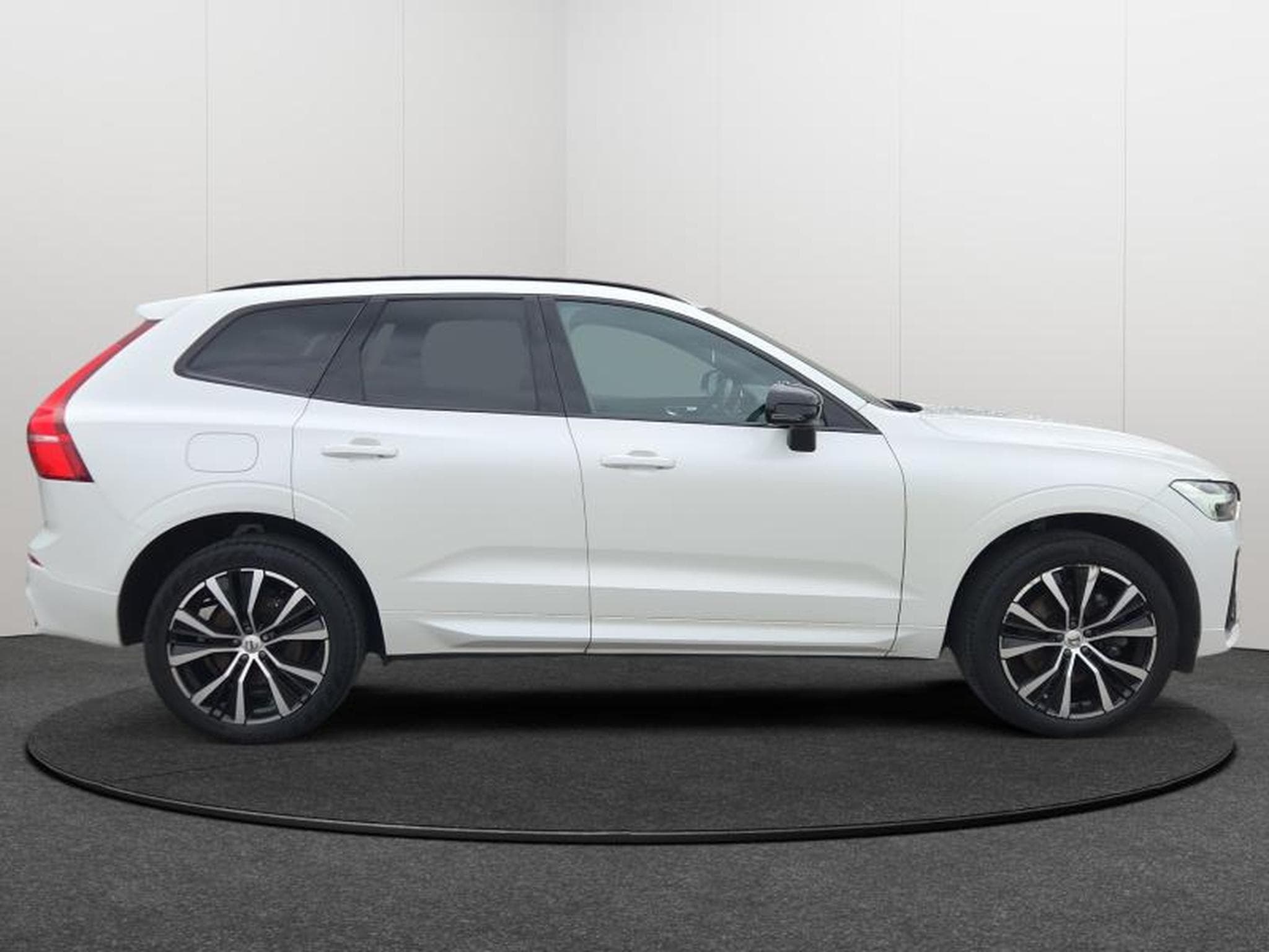 Volvo XC60 Ultimate Dark TOIT PANO (2023) - Photo 6