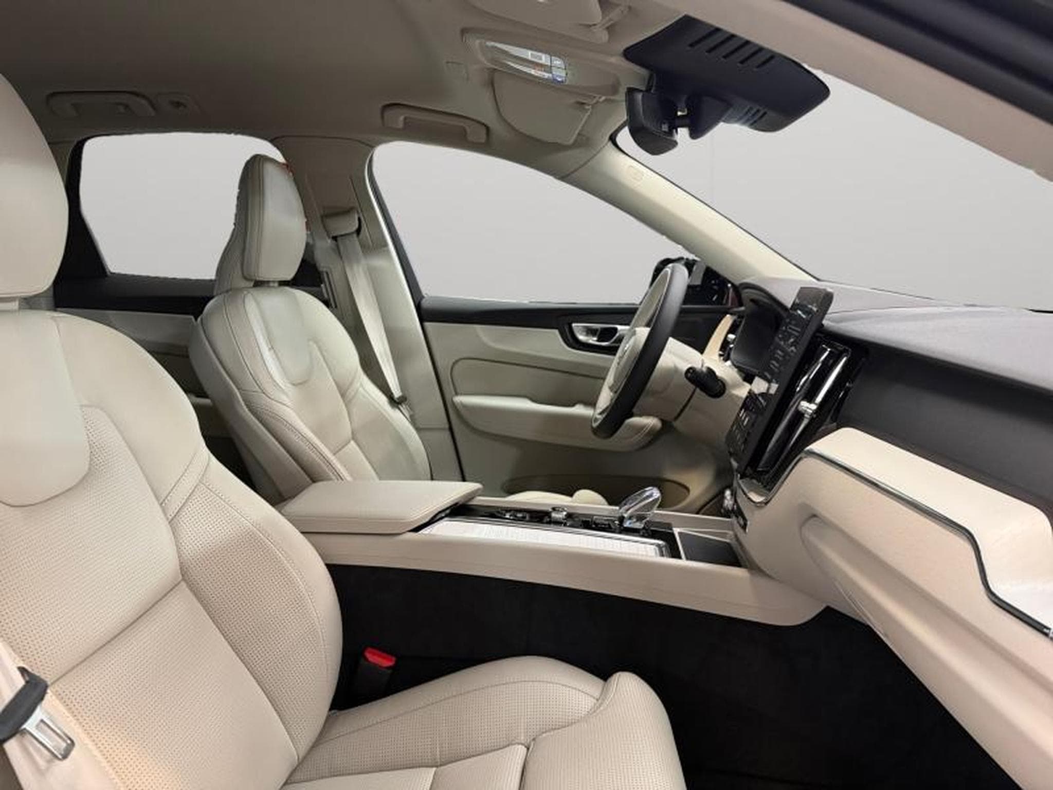 Volvo XC60 Facelift T6 Plus Dark / Hybride (2026) - Foto 15
