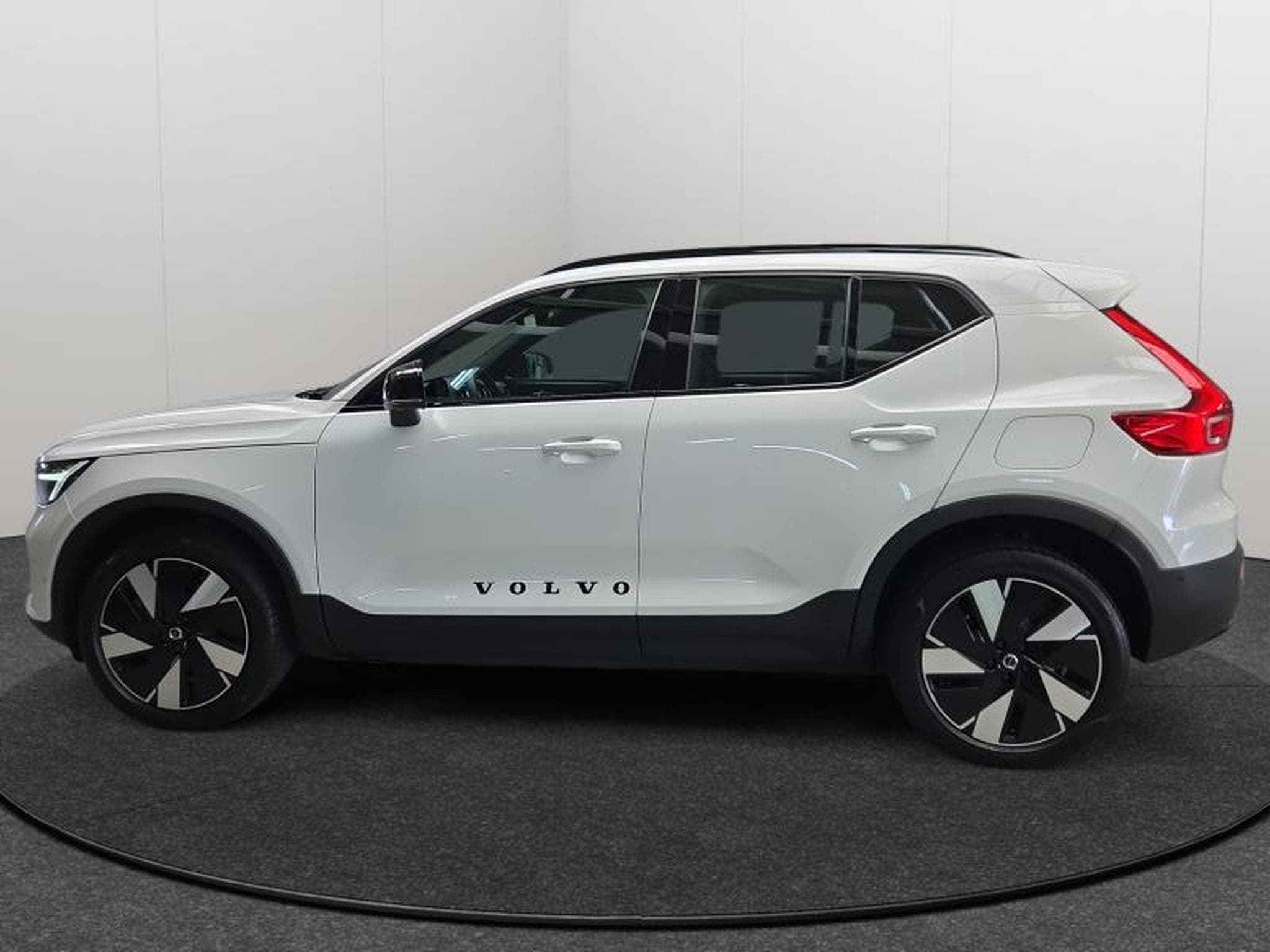 Volvo EX40 Plus Single Motor Extended Range / Electrique (2026) - Foto 2