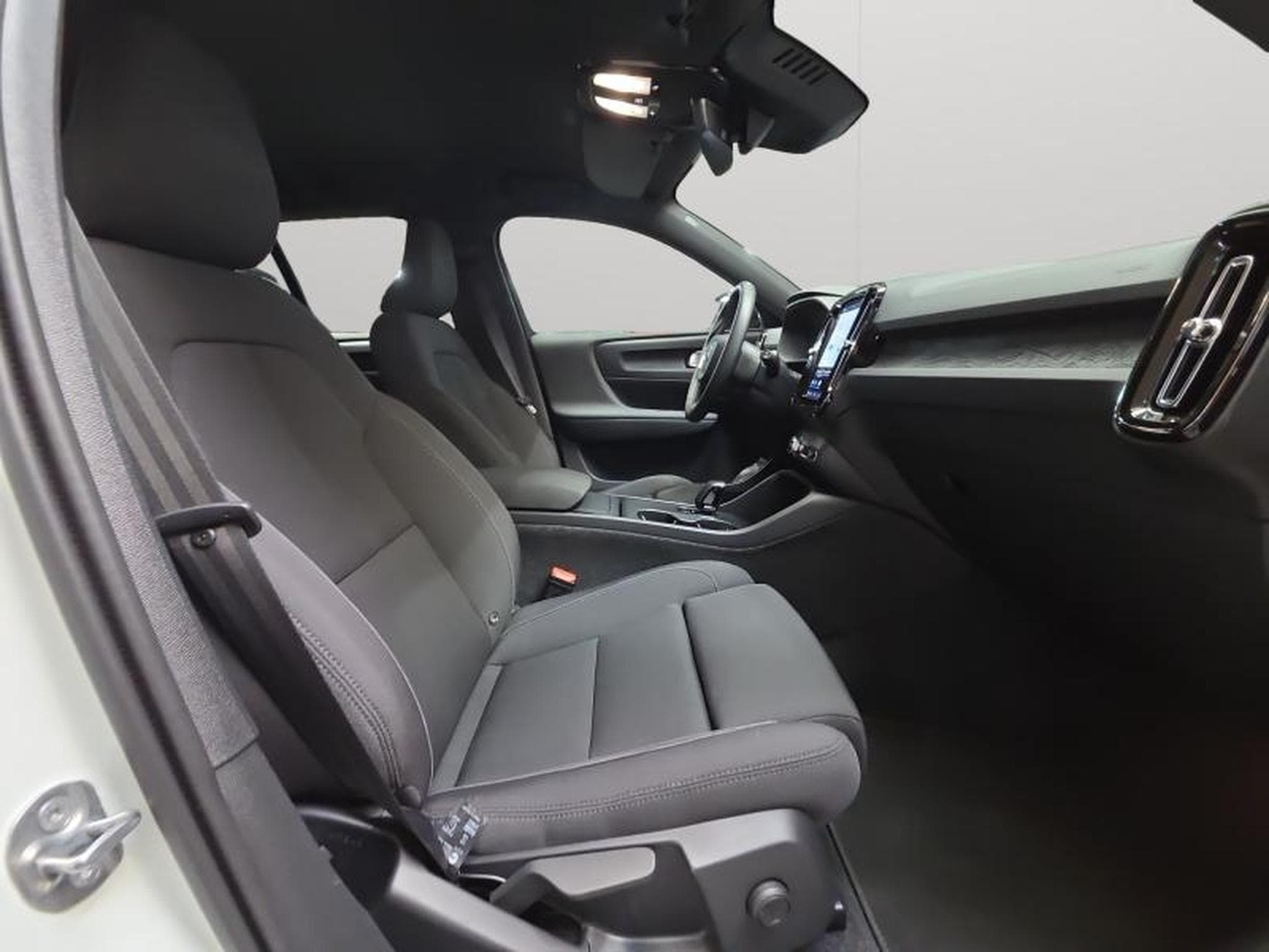 Volvo EX40 Plus Single Motor Extended Range / Electrique (2026) - Foto 39