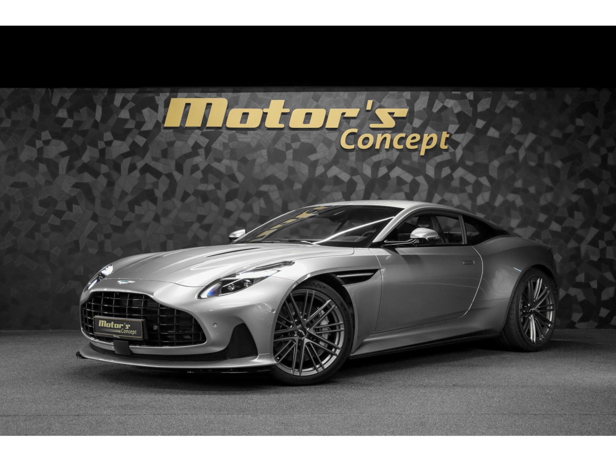 Aston-Martin DB12 V8 Twin Turbo - ALUMINITE SILVER (2024) - Photo 1