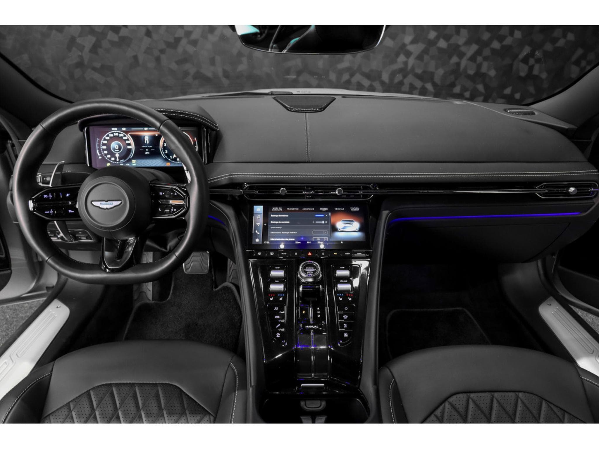 Aston-Martin DB12 V8 Twin Turbo - ALUMINITE SILVER (2024) - Photo 11