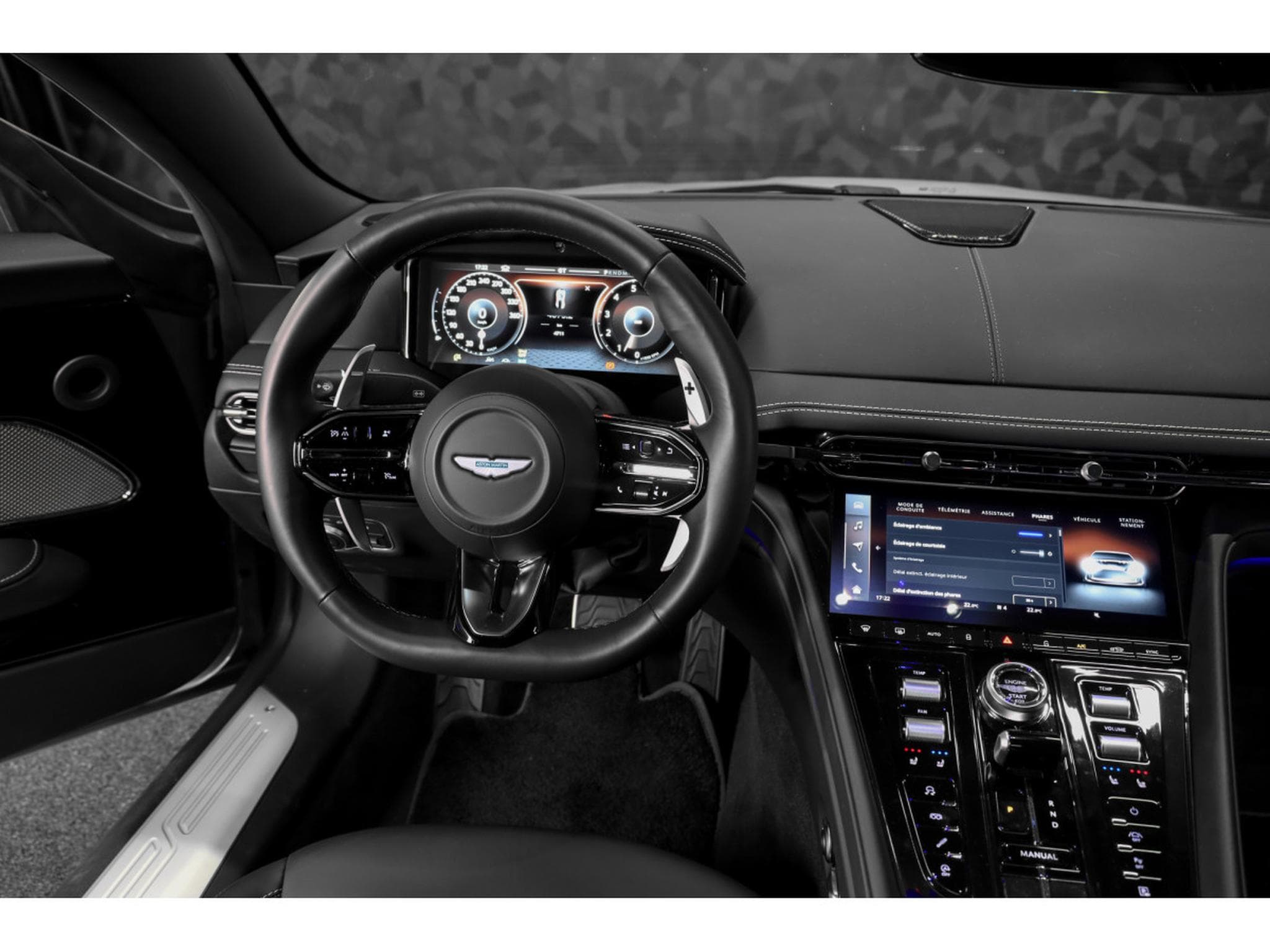 Aston-Martin DB12 V8 Twin Turbo - ALUMINITE SILVER (2024) - Photo 14