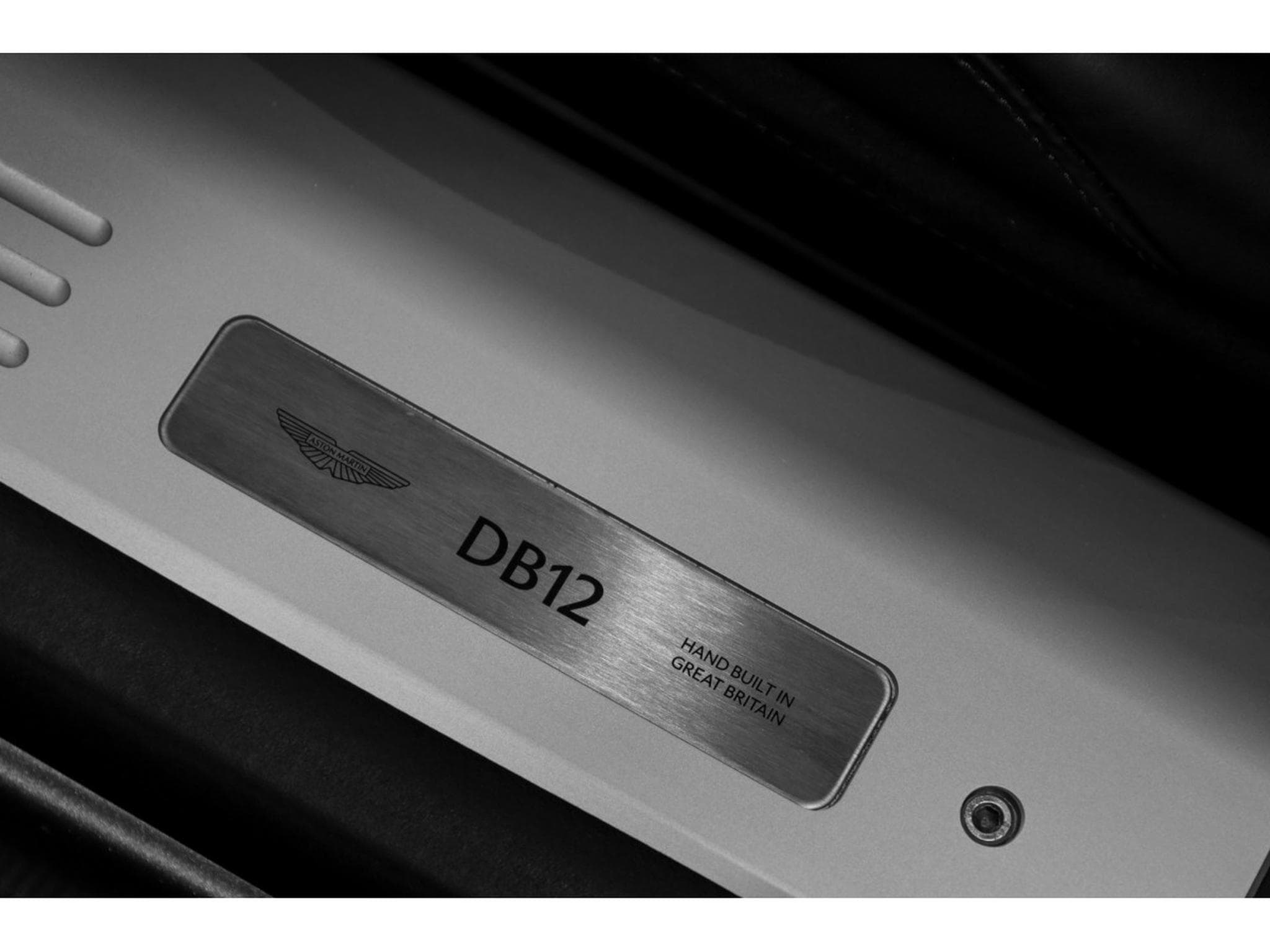 Aston-Martin DB12 V8 Twin Turbo - ALUMINITE SILVER (2024) - Photo 26