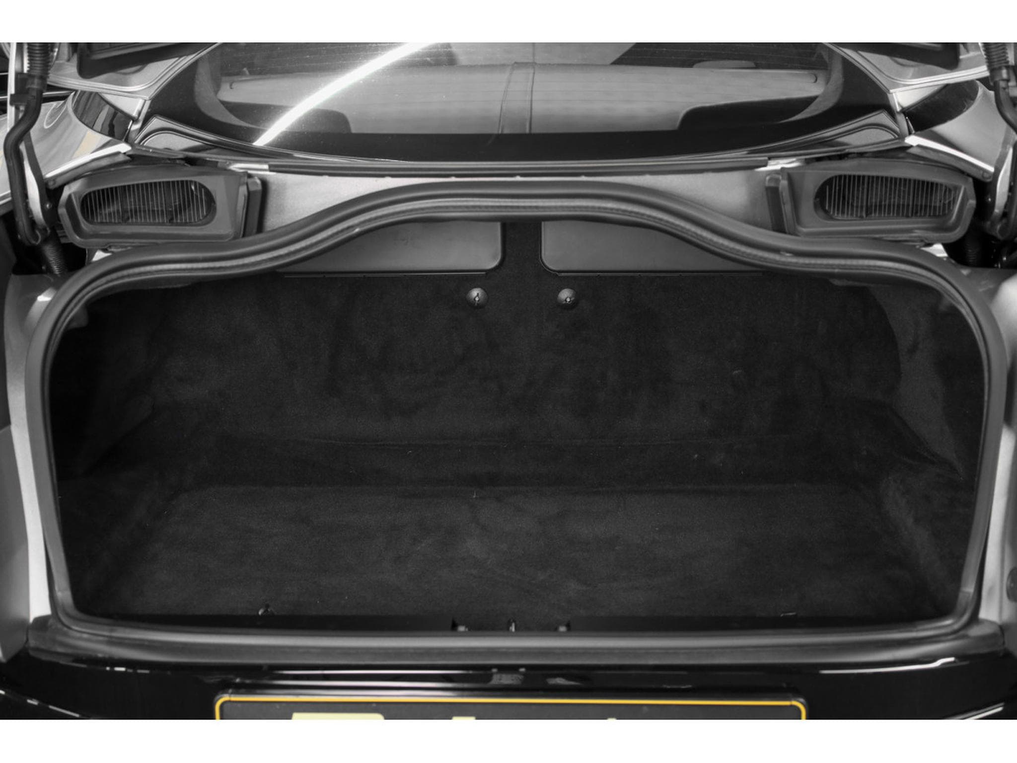 Aston-Martin DB12 V8 Twin Turbo - ALUMINITE SILVER (2024) - Photo 29