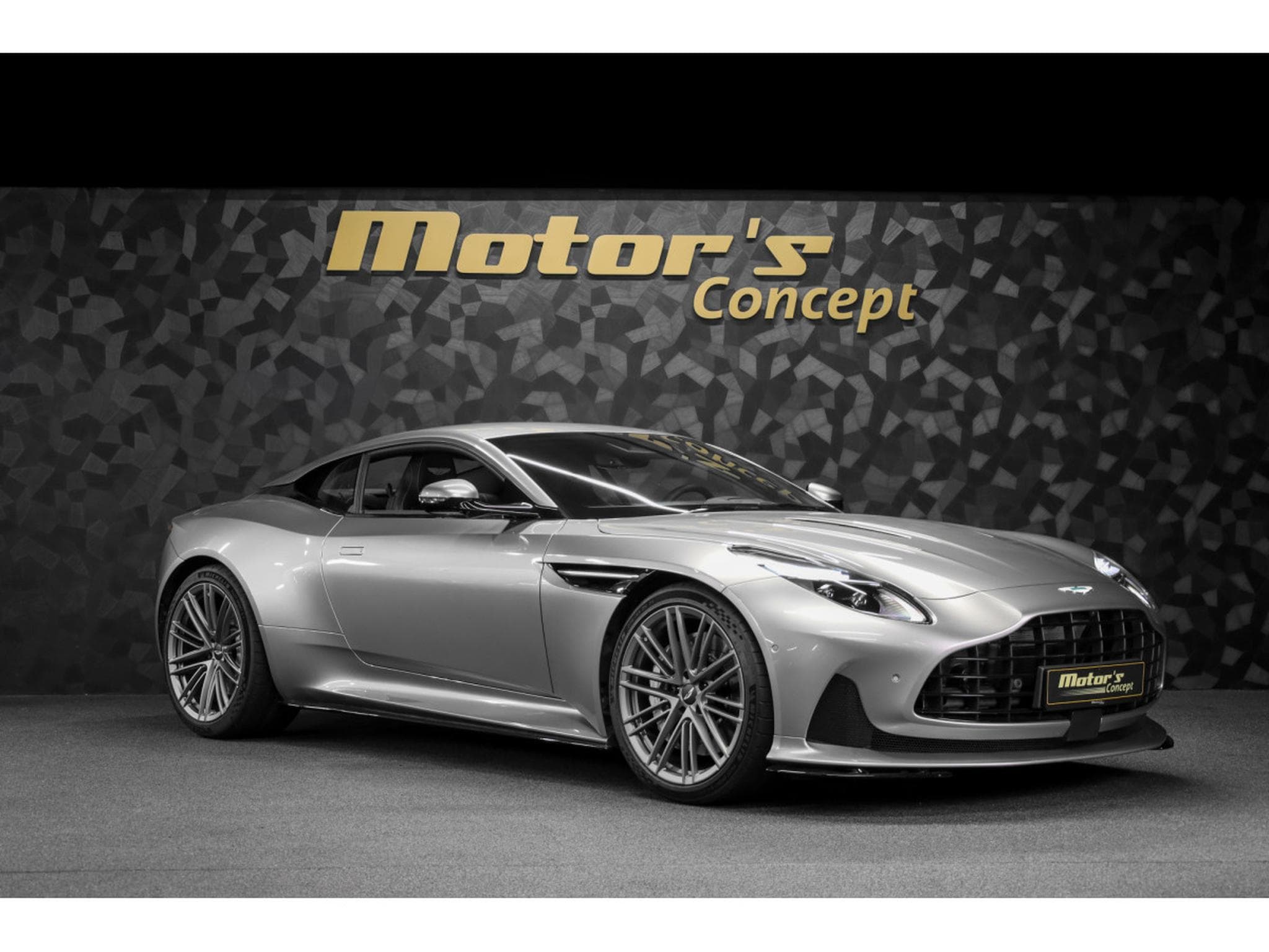 Aston-Martin DB12 V8 Twin Turbo - ALUMINITE SILVER (2024) - Photo 6