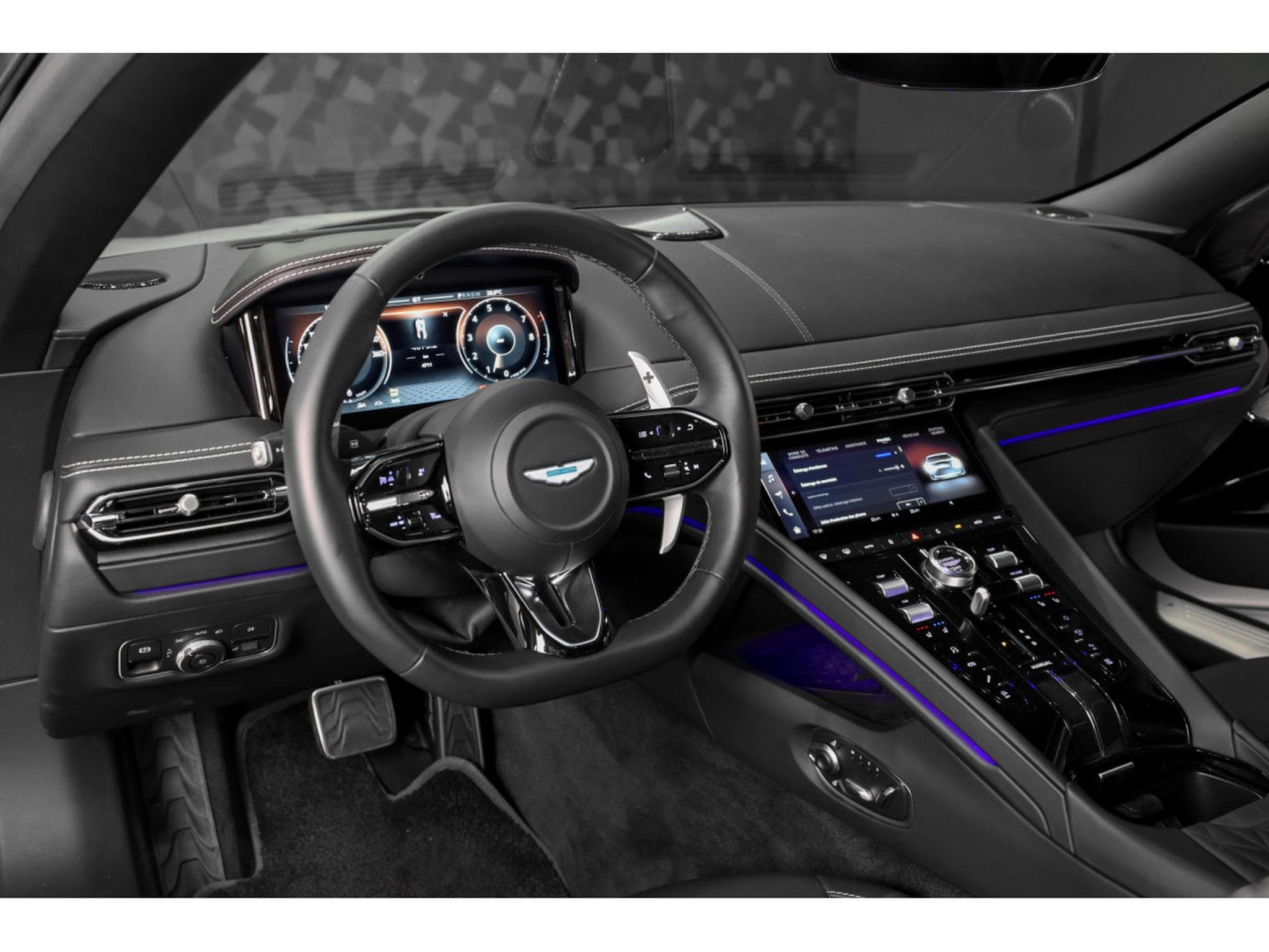 Aston-Martin DB12 V8 Twin Turbo - ALUMINITE SILVER (2024) - Photo 8